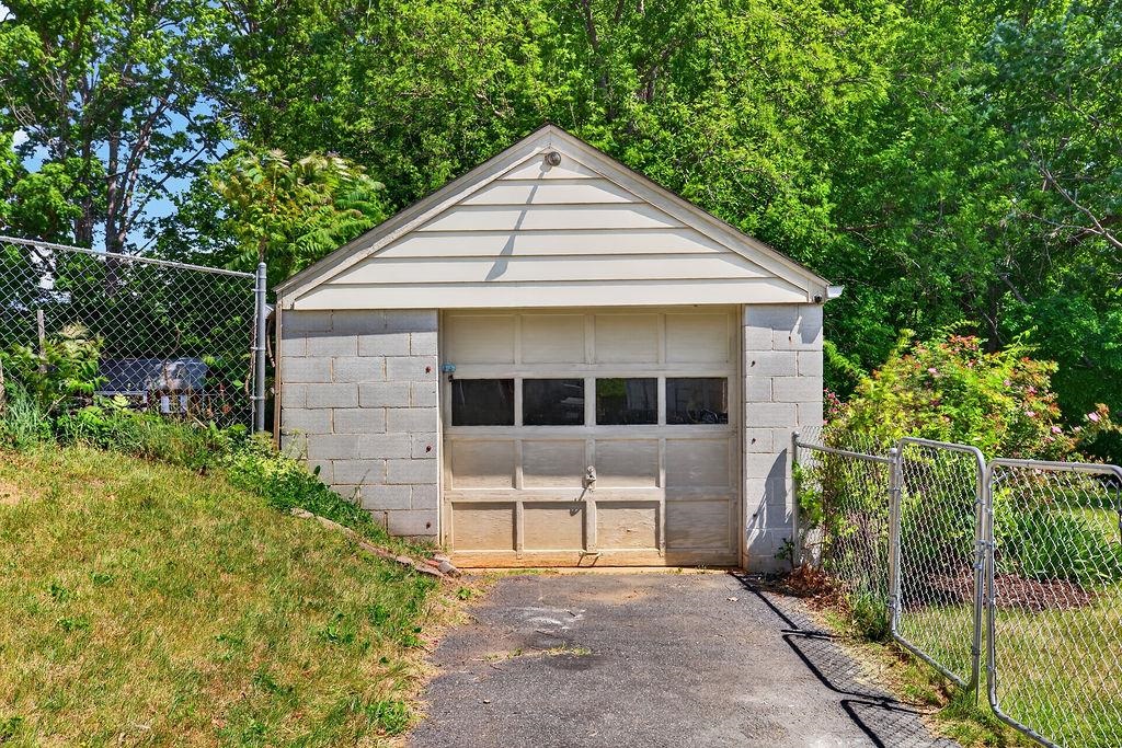 1003 SKYMONT RD