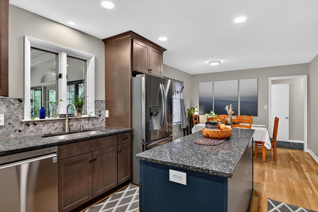 151 SUNSET DR