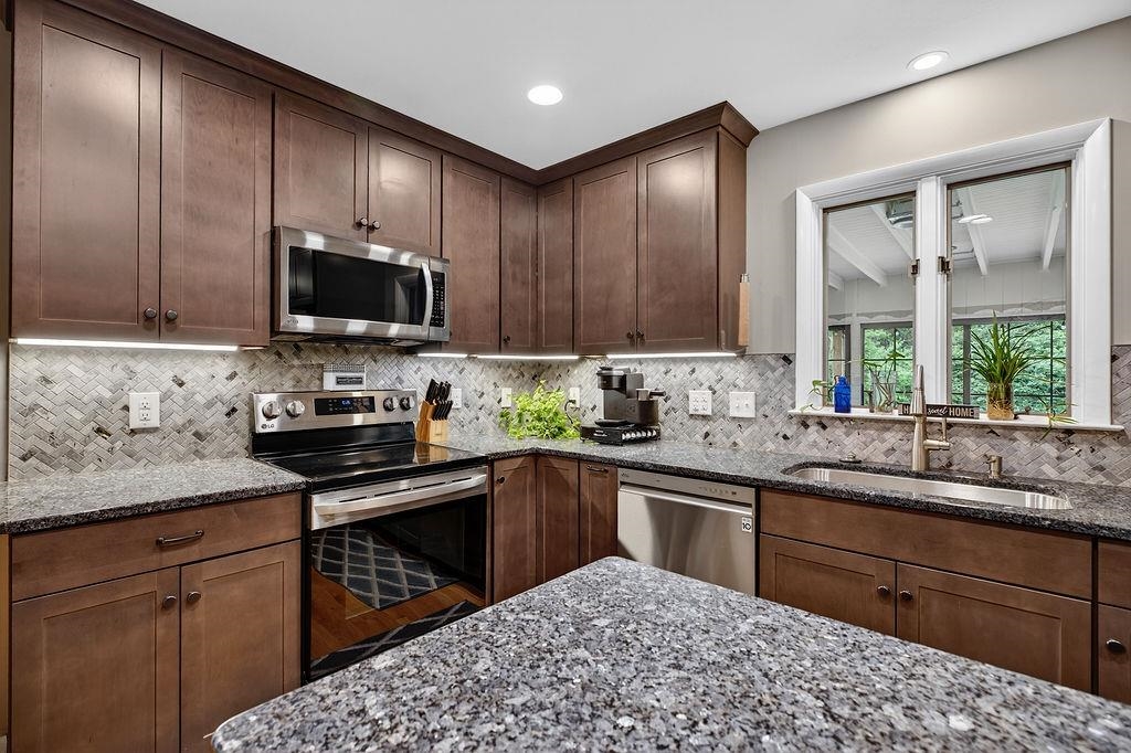 151 SUNSET DR