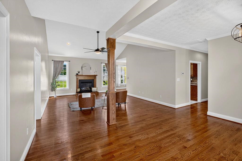 14 OLD OAK DR