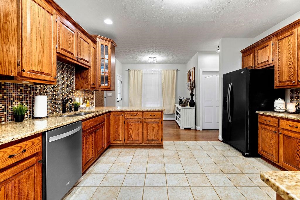14 OLD OAK DR