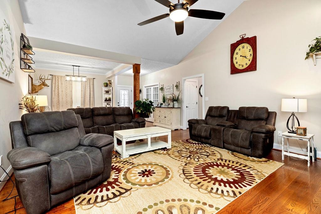 14 OLD OAK DR