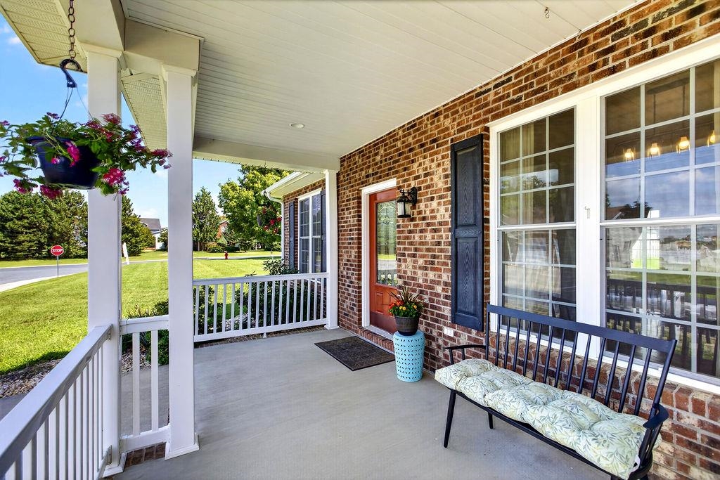 14 OLD OAK DR