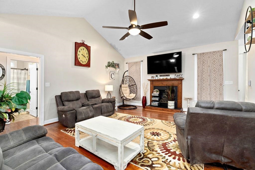 14 OLD OAK DR