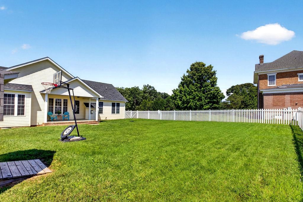 14 OLD OAK DR