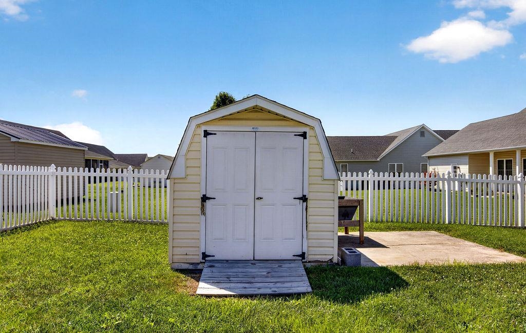 14 OLD OAK DR