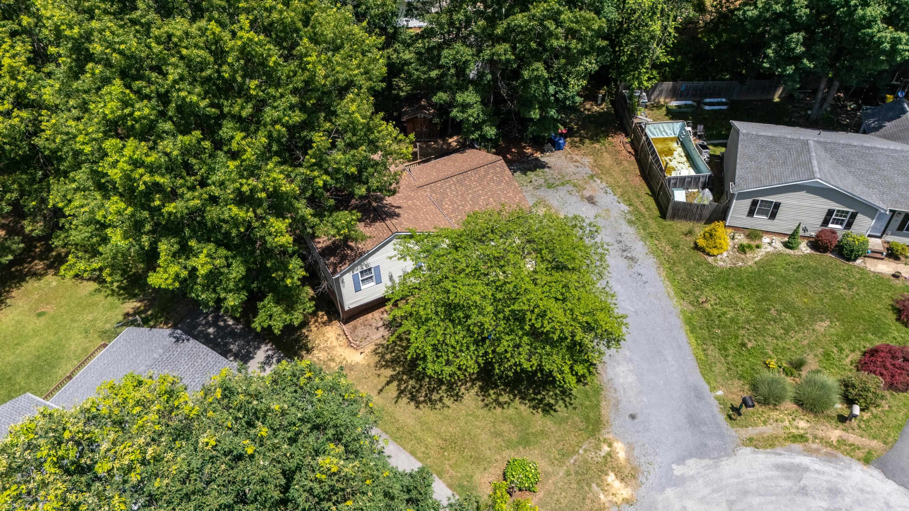 16 KINGSTON CT