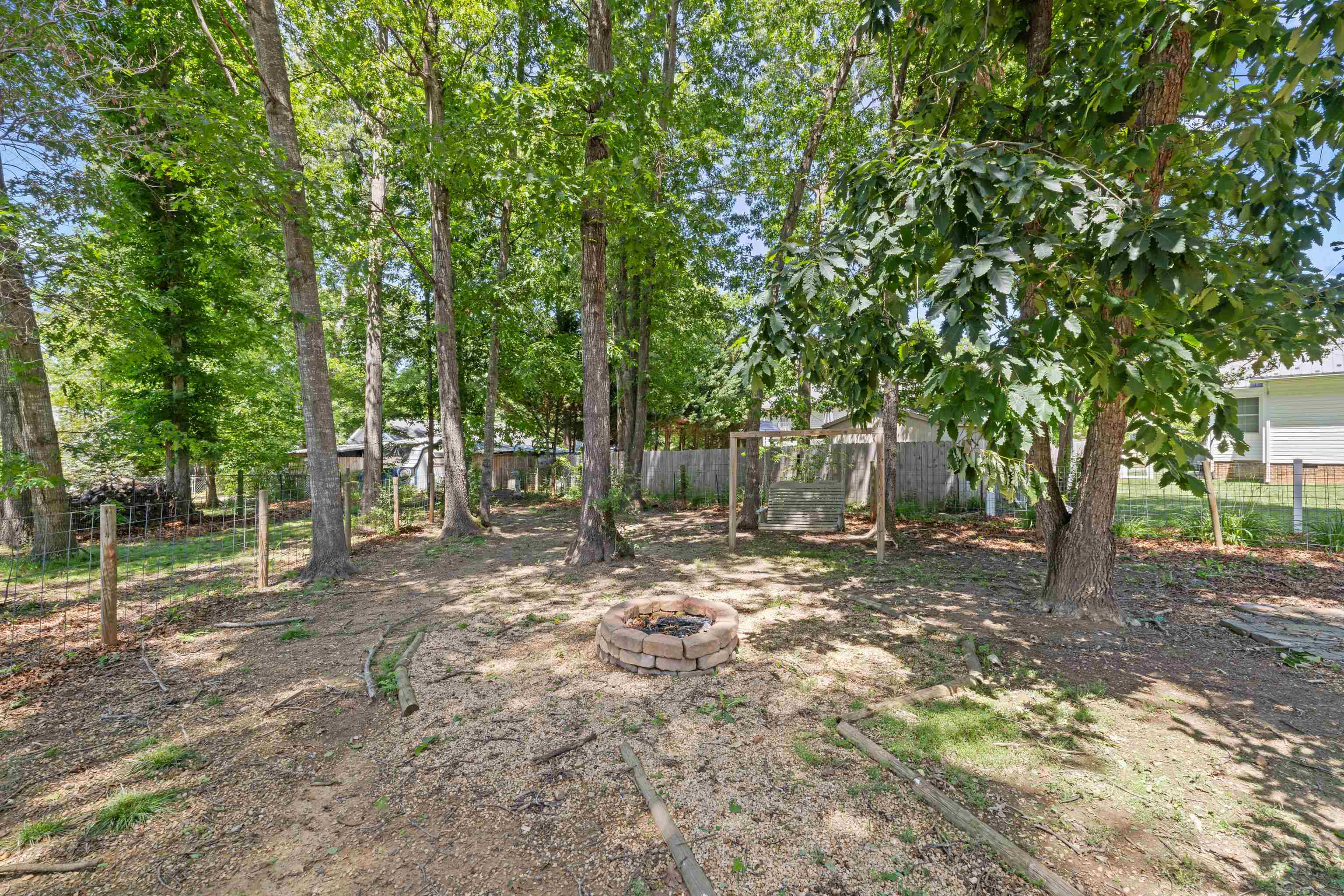 16 KINGSTON CT