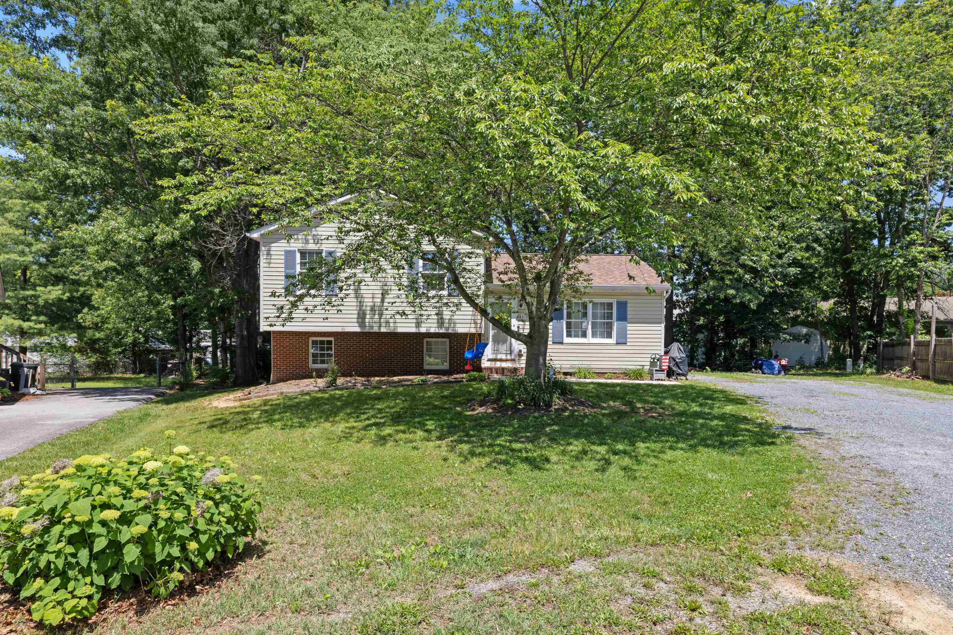 16 KINGSTON CT