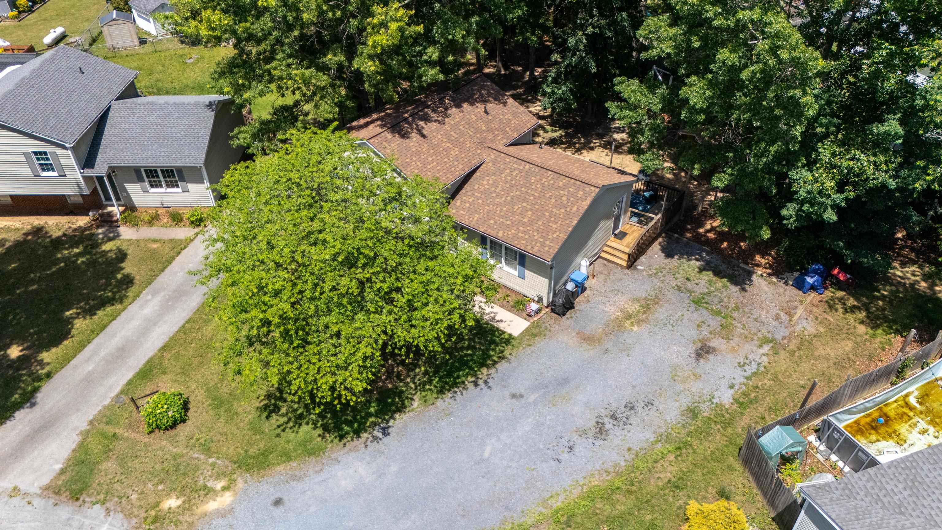 16 KINGSTON CT