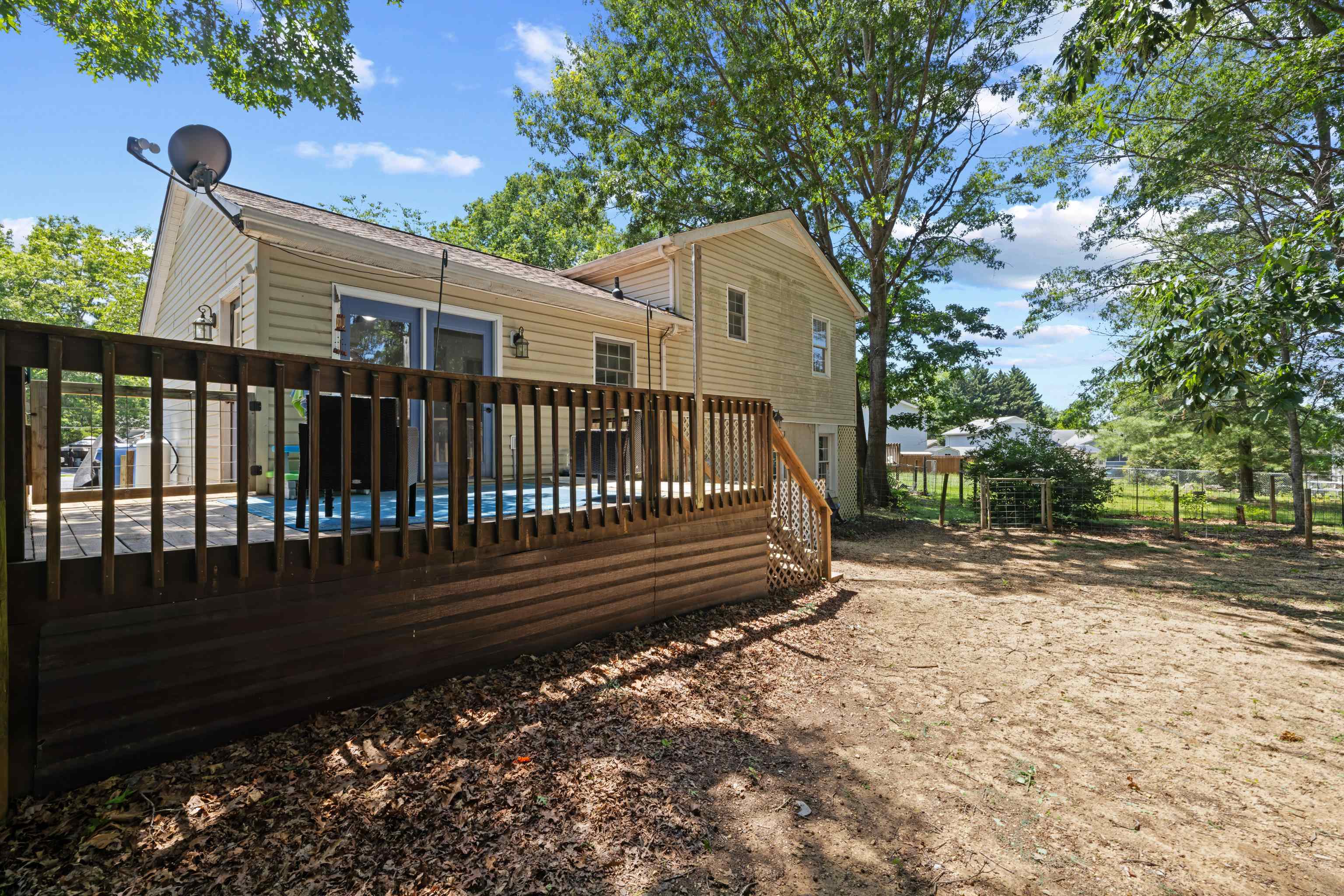 16 KINGSTON CT