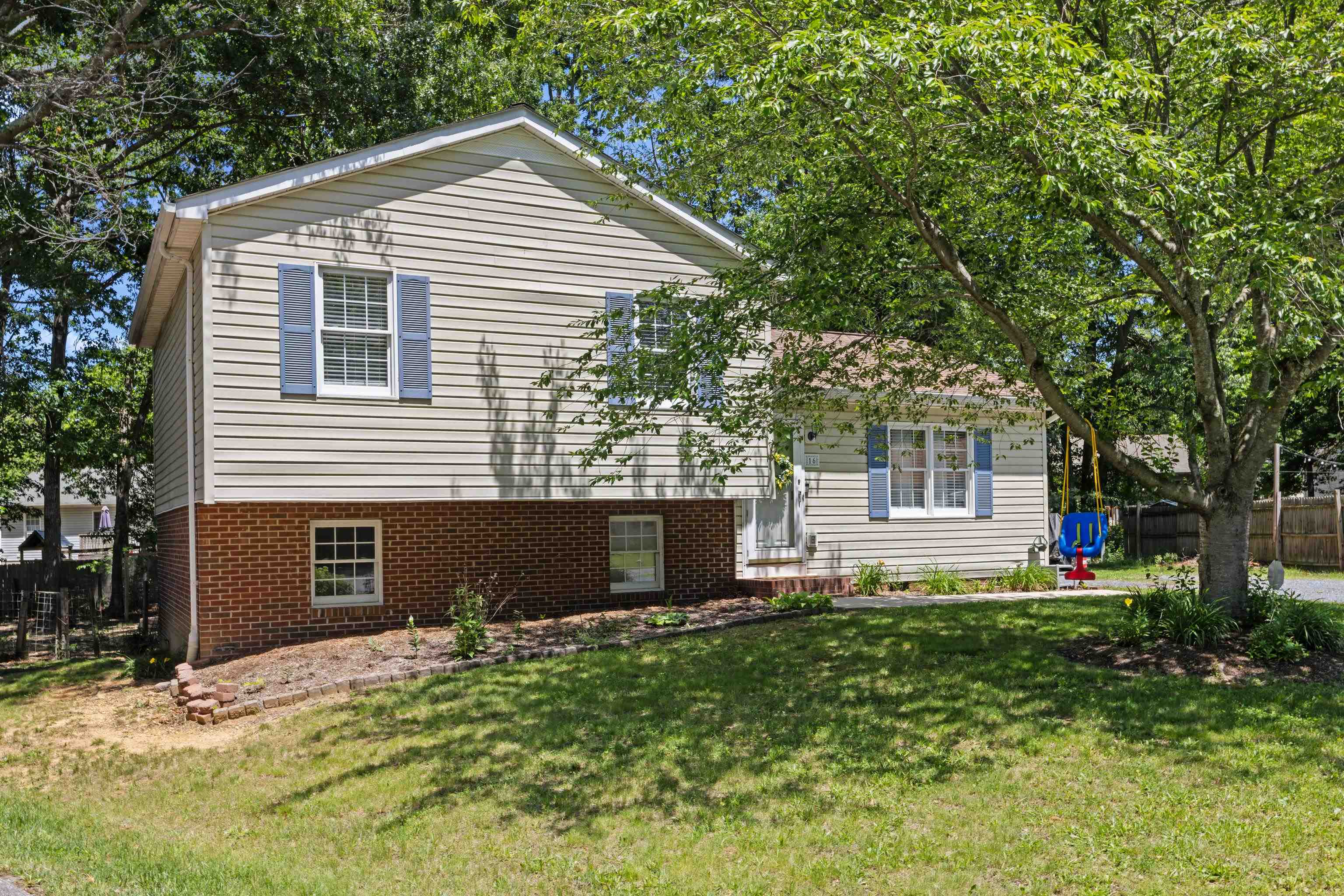 16 KINGSTON CT