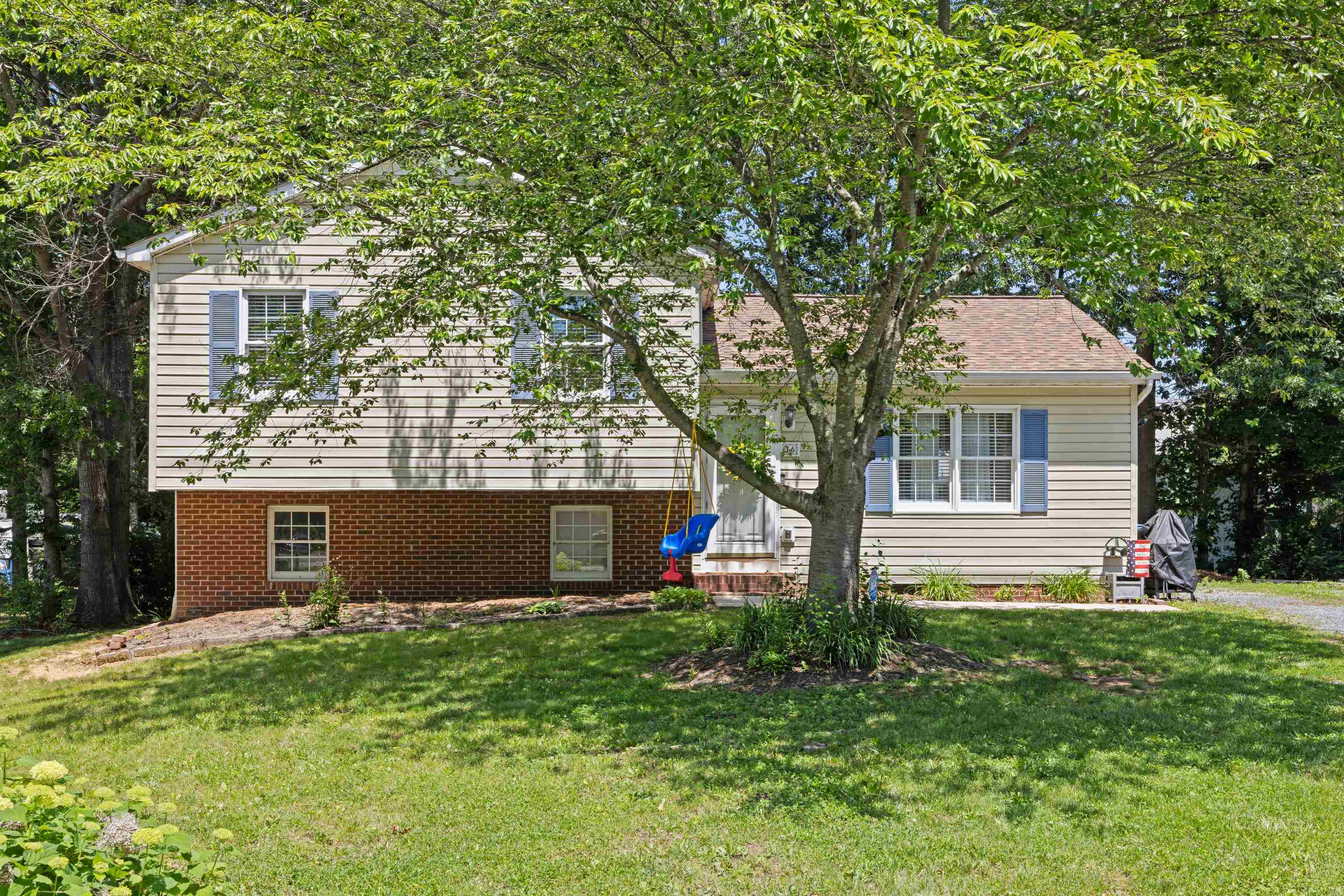 16 KINGSTON CT