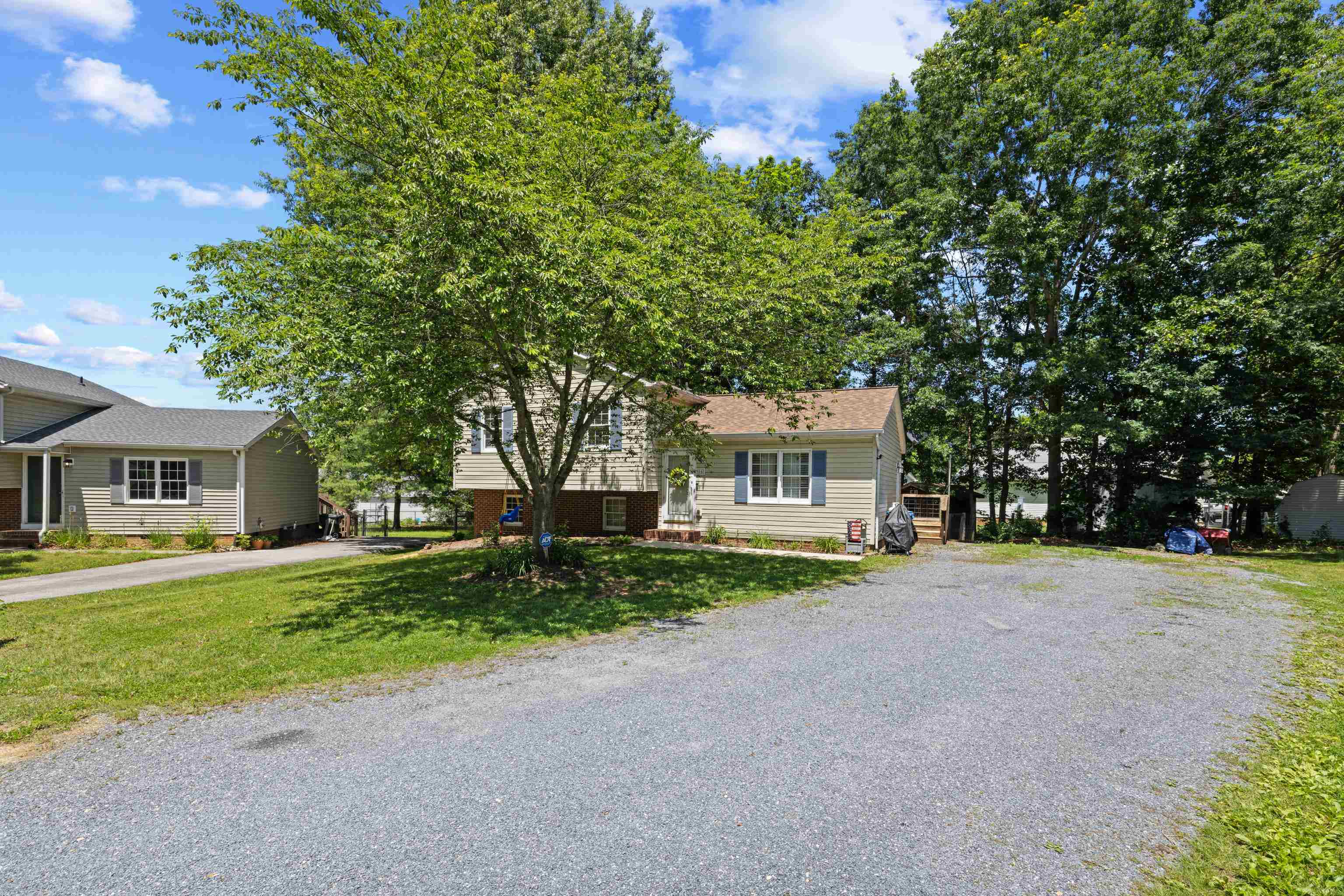 16 KINGSTON CT