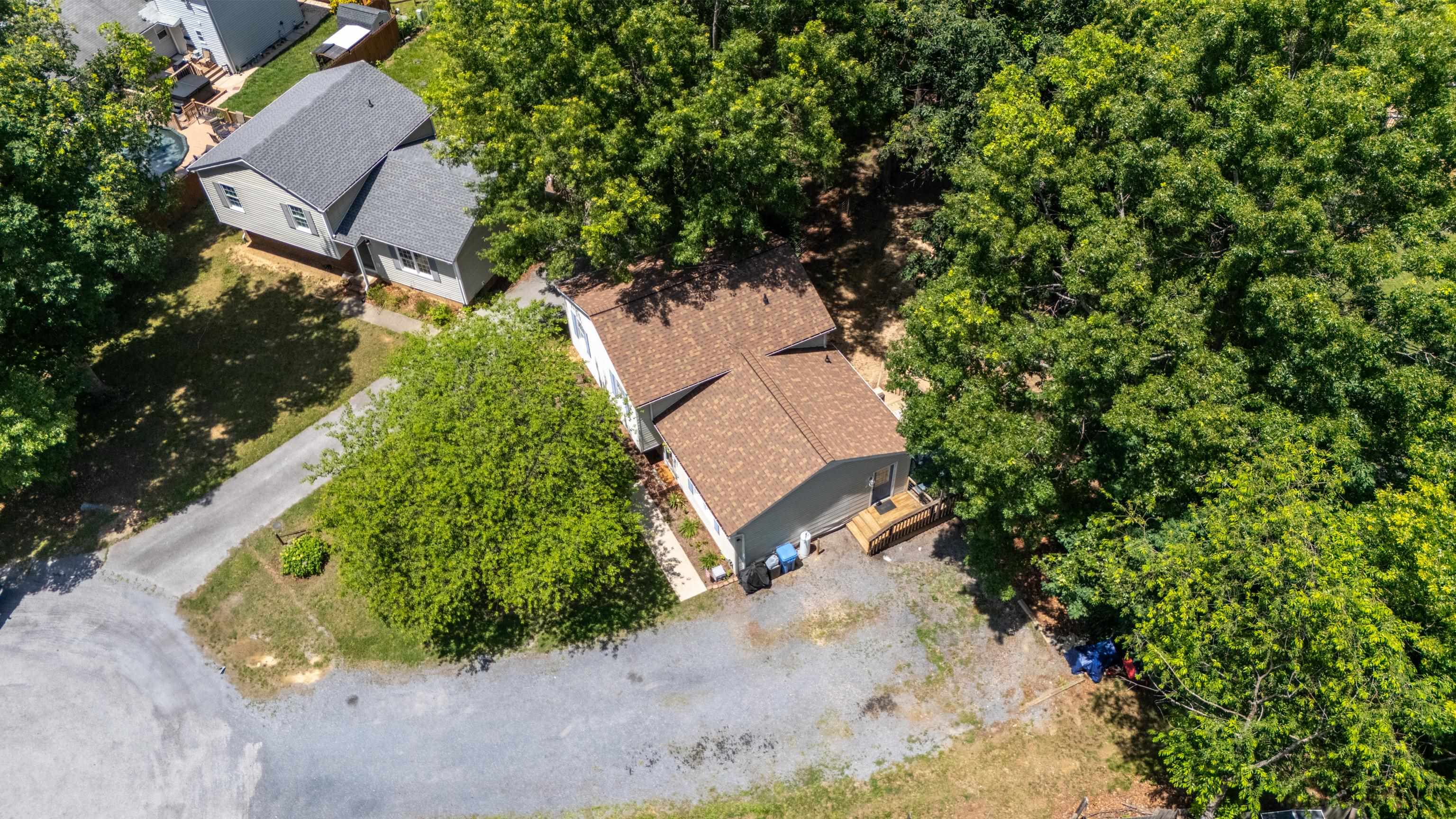 16 KINGSTON CT