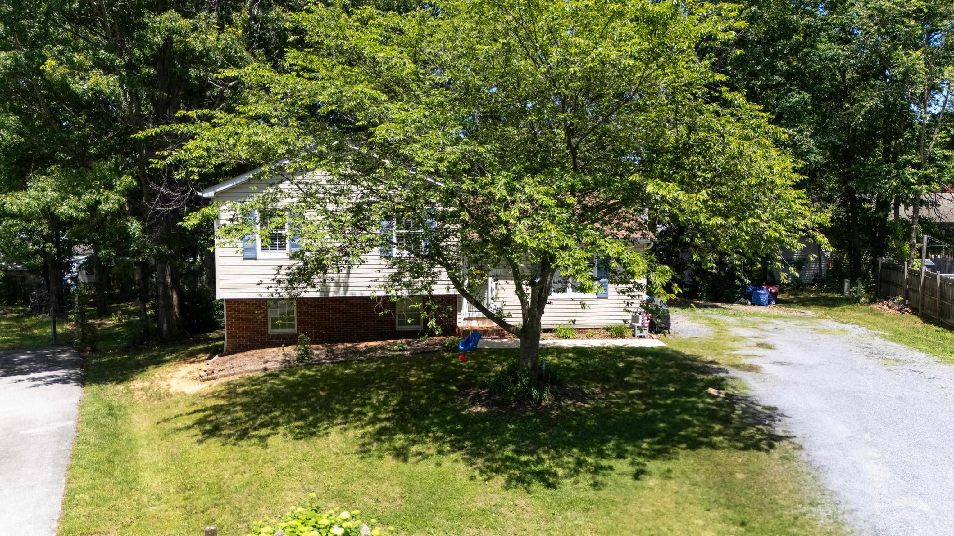 16 KINGSTON CT