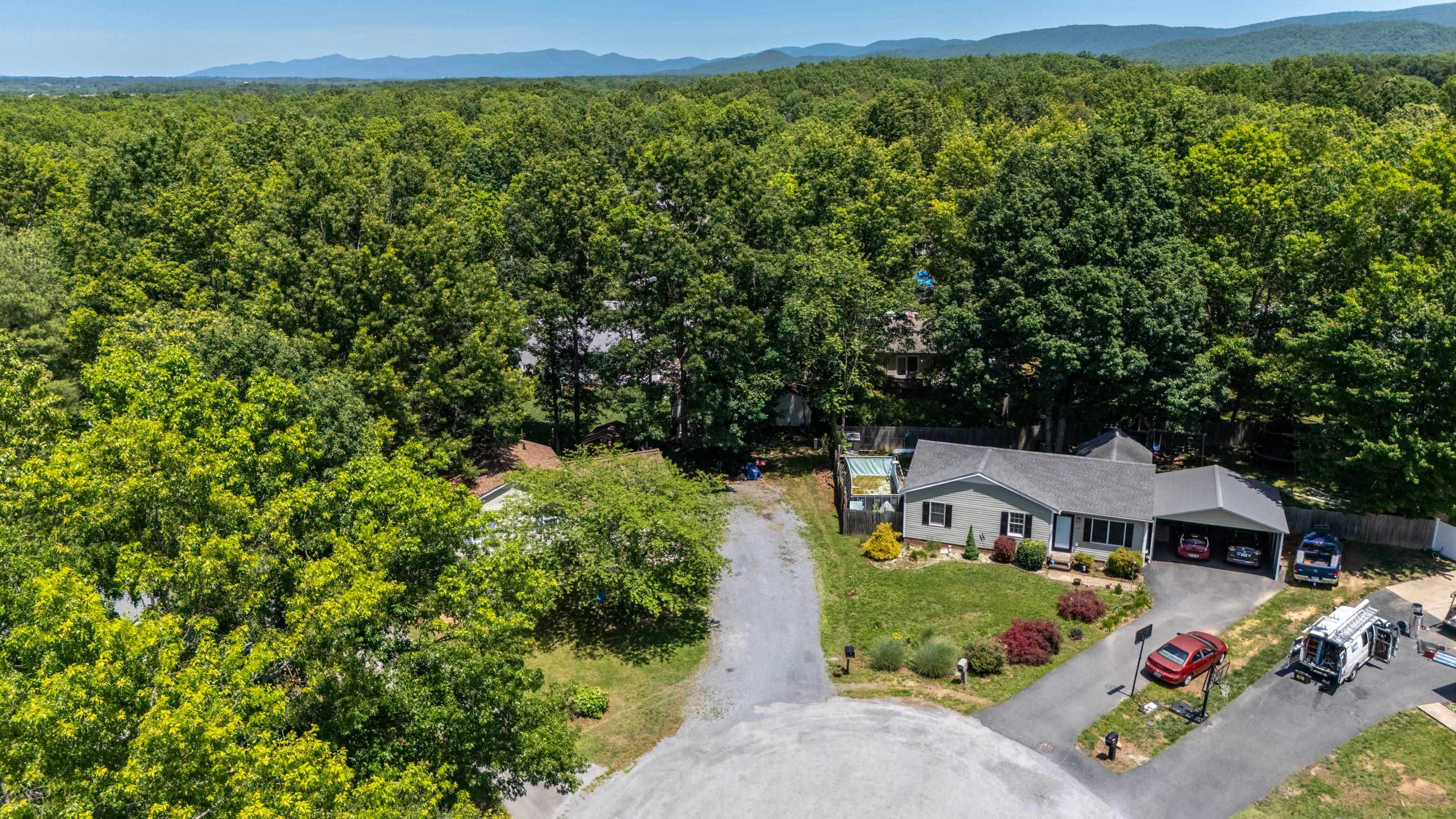 16 KINGSTON CT