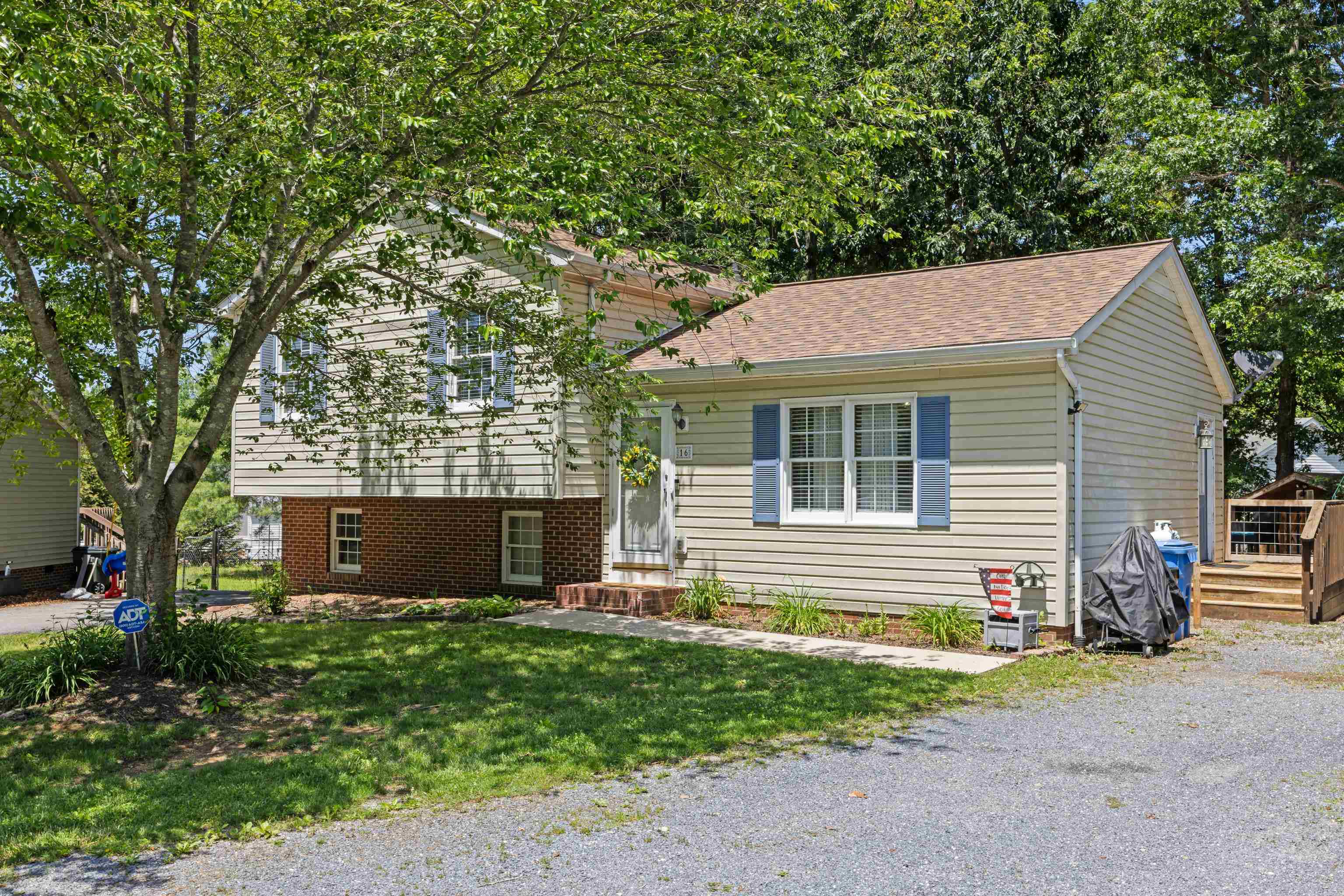 16 KINGSTON CT