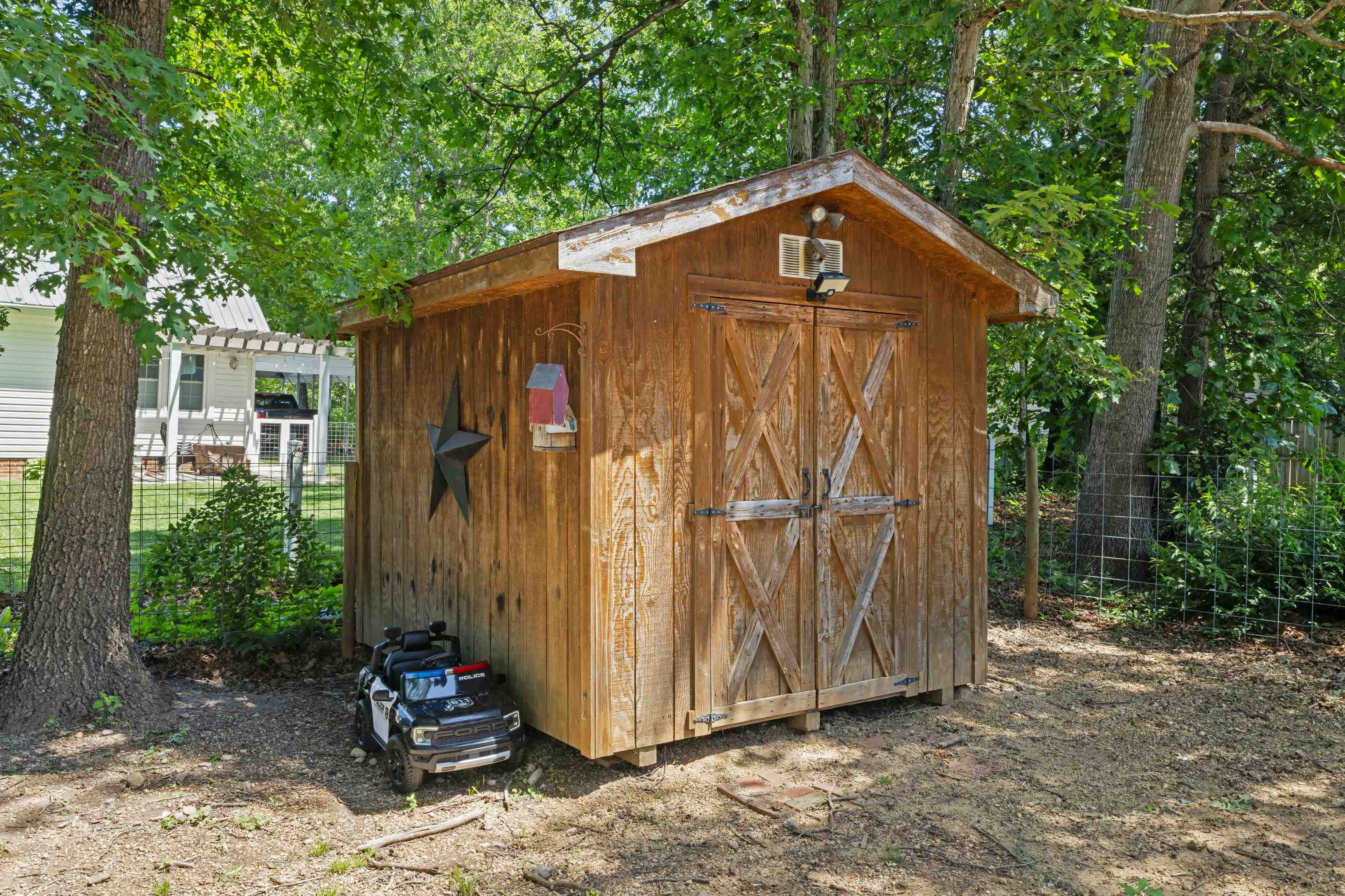 16 KINGSTON CT