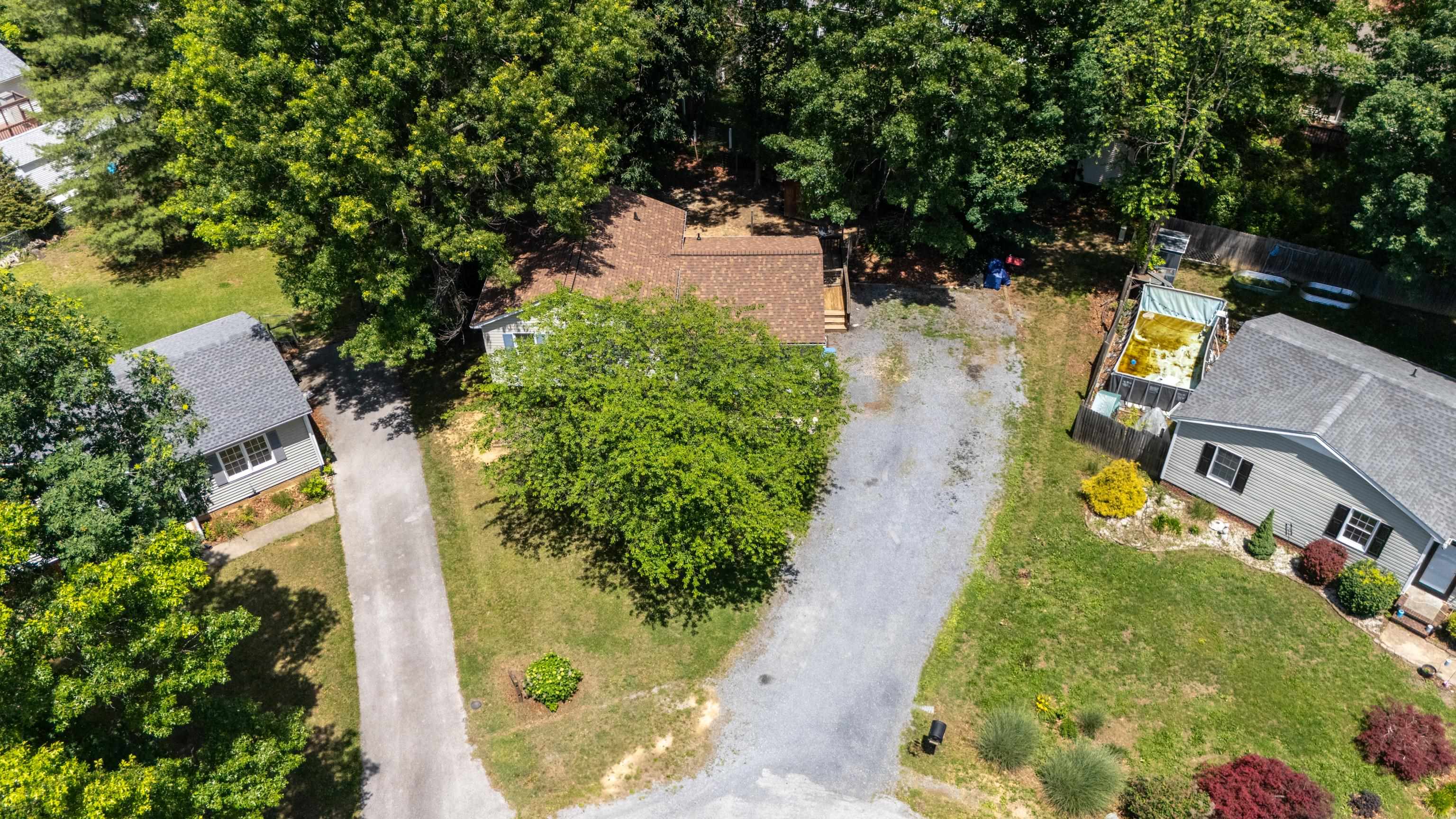 16 KINGSTON CT