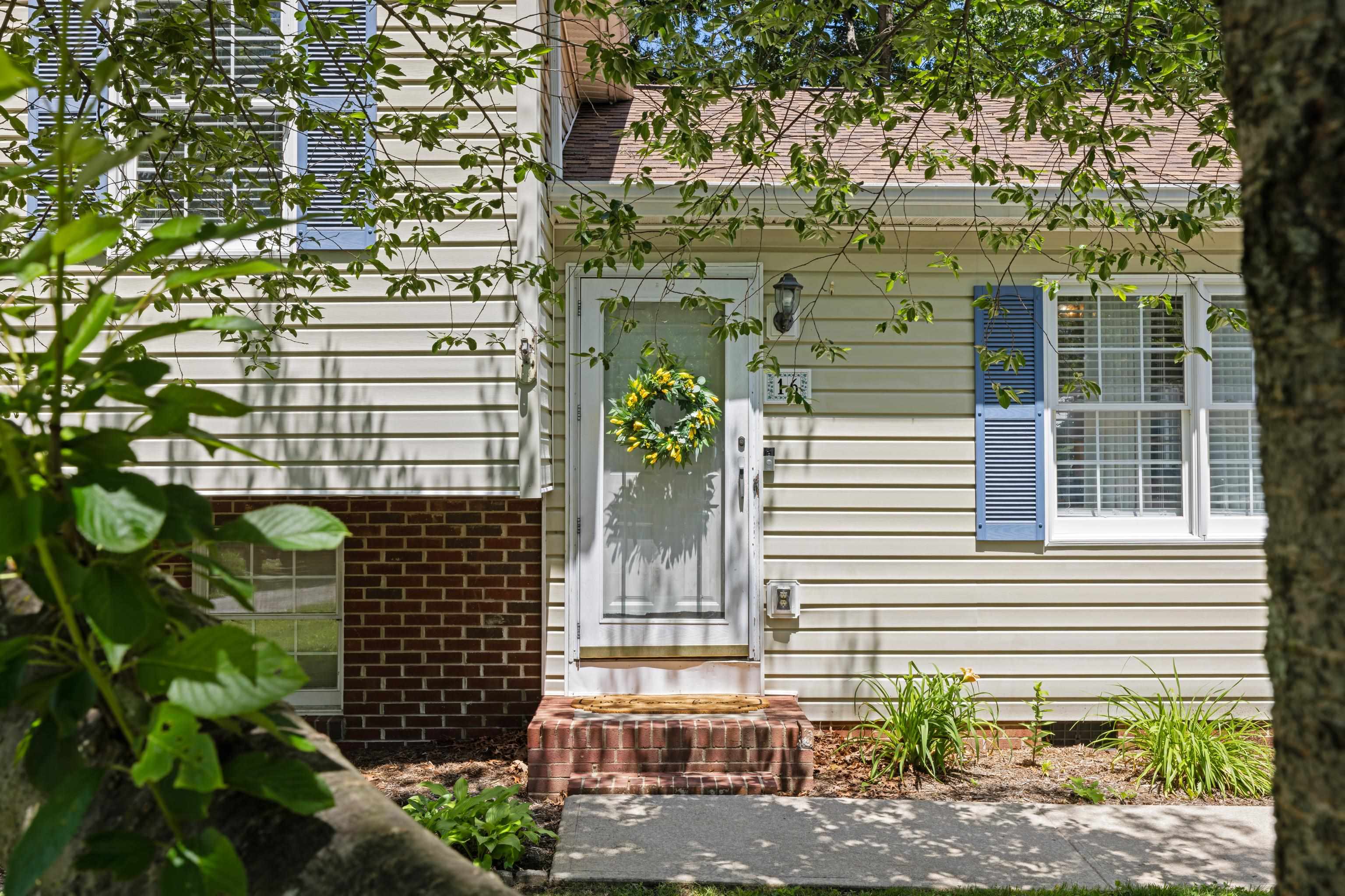 16 KINGSTON CT