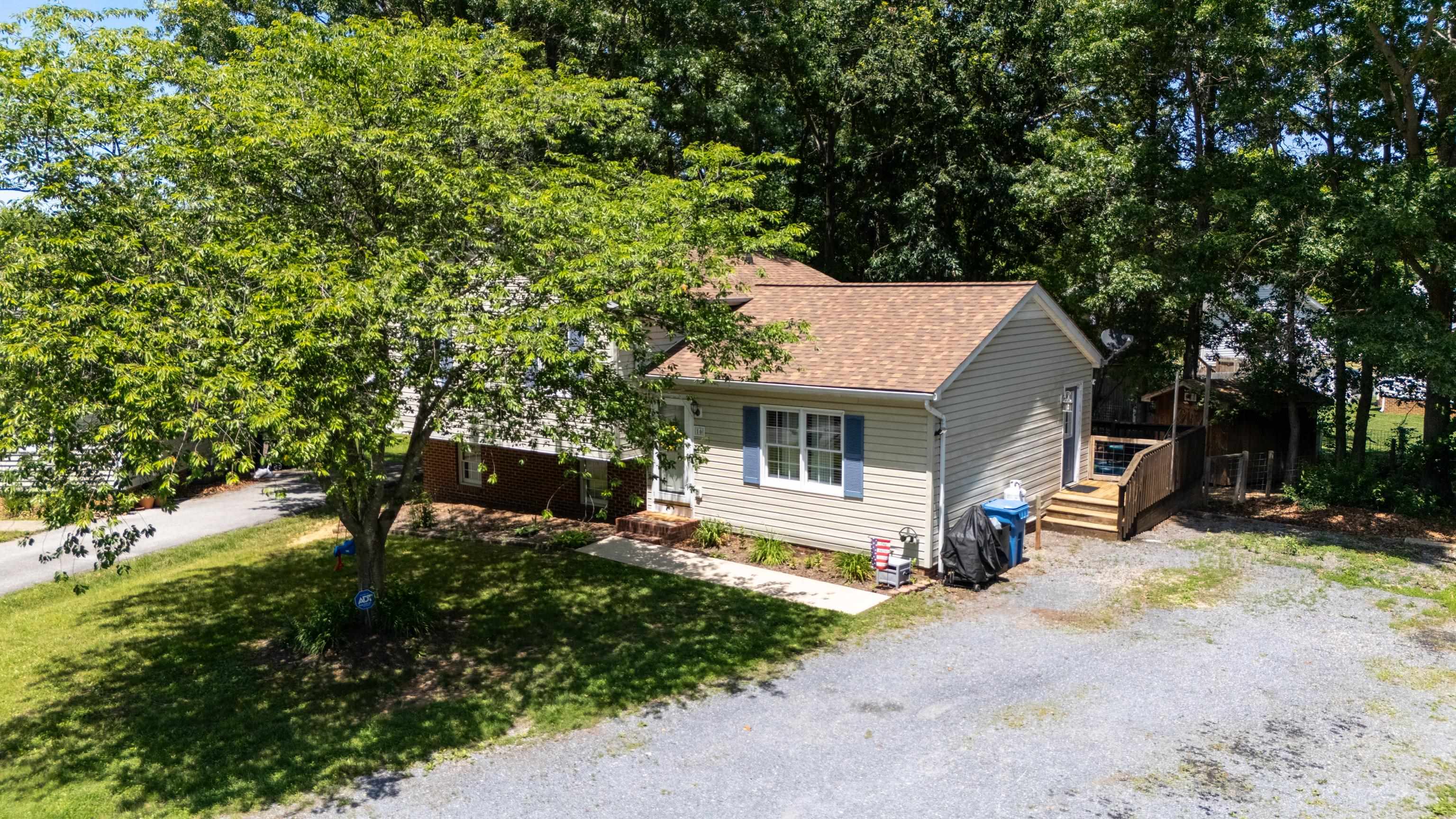 16 KINGSTON CT