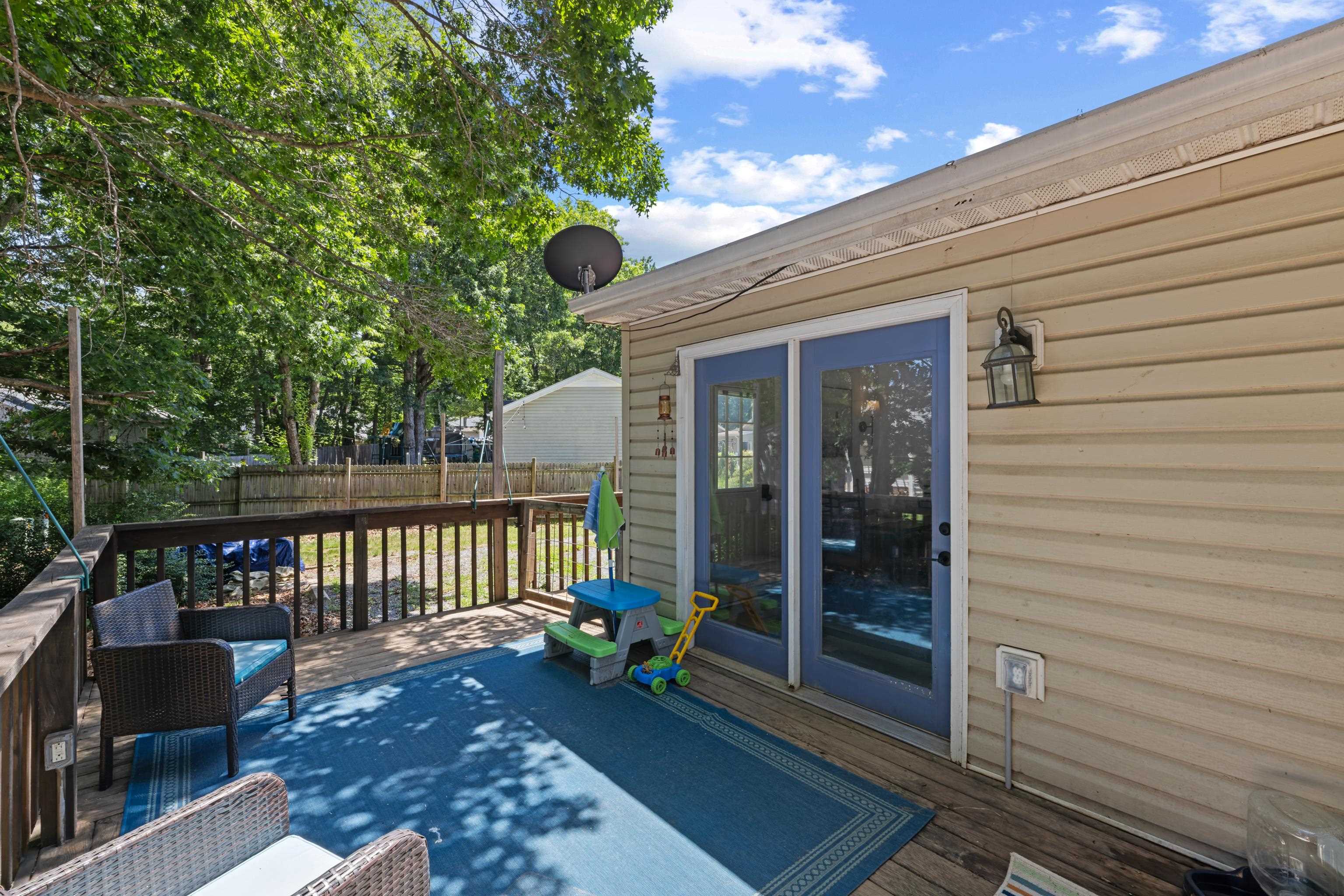 16 KINGSTON CT