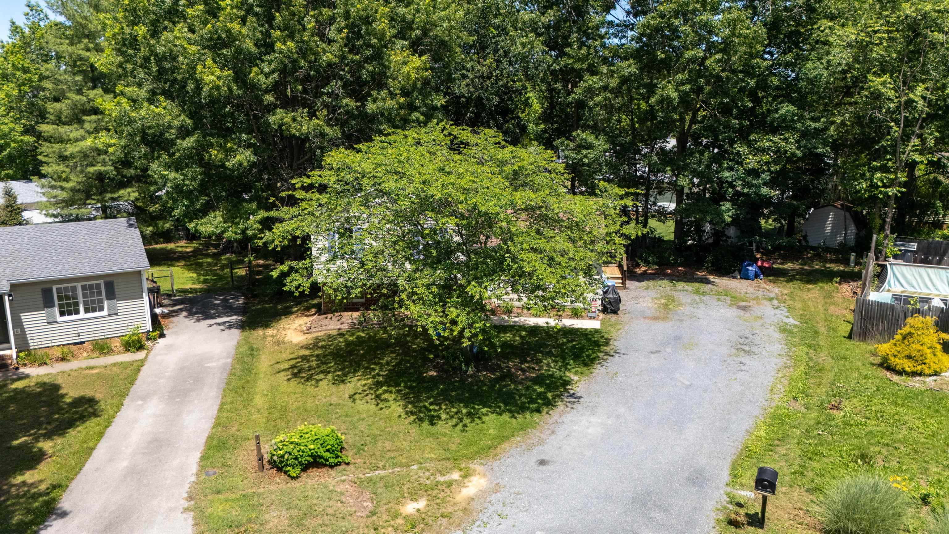 16 KINGSTON CT