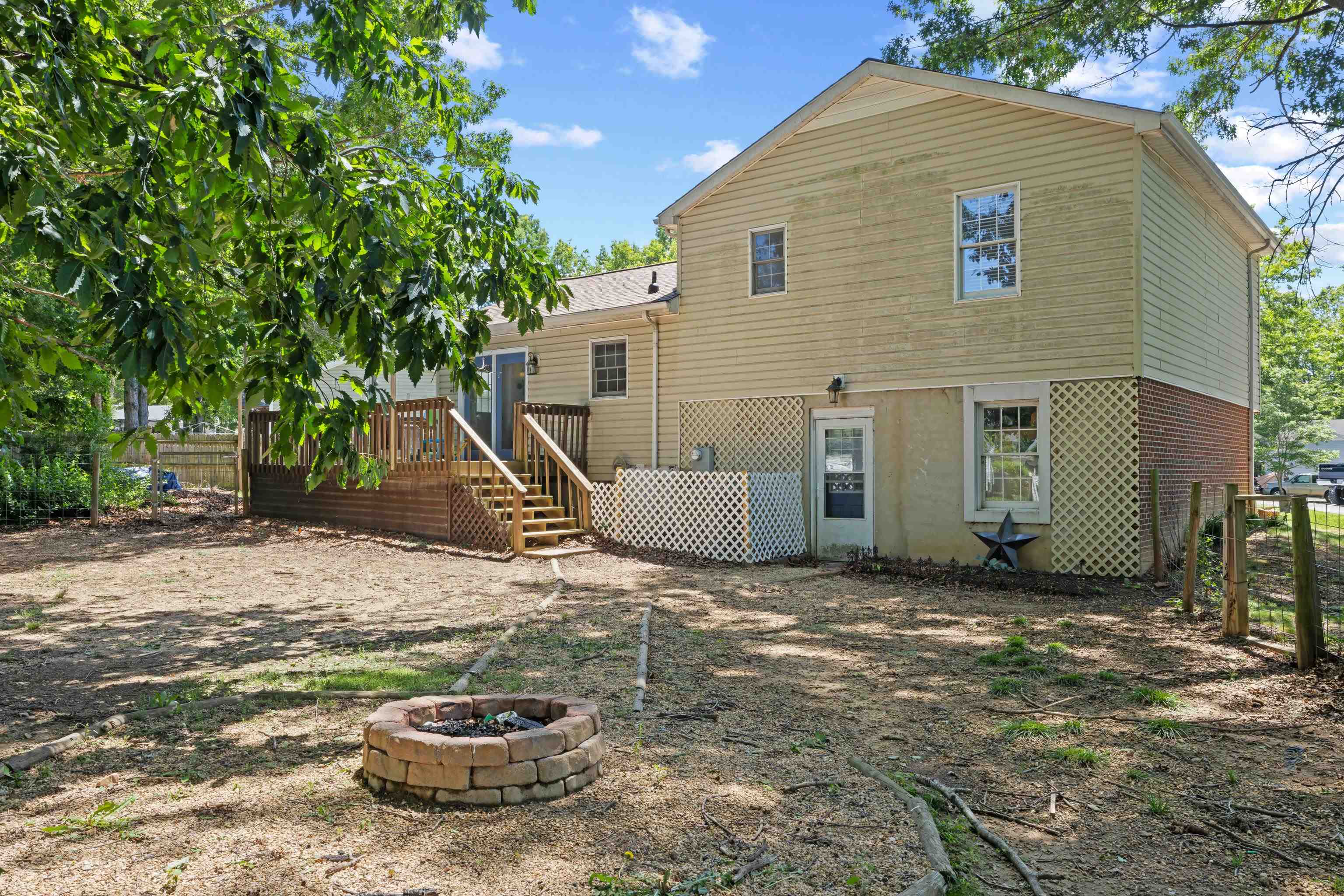 16 KINGSTON CT