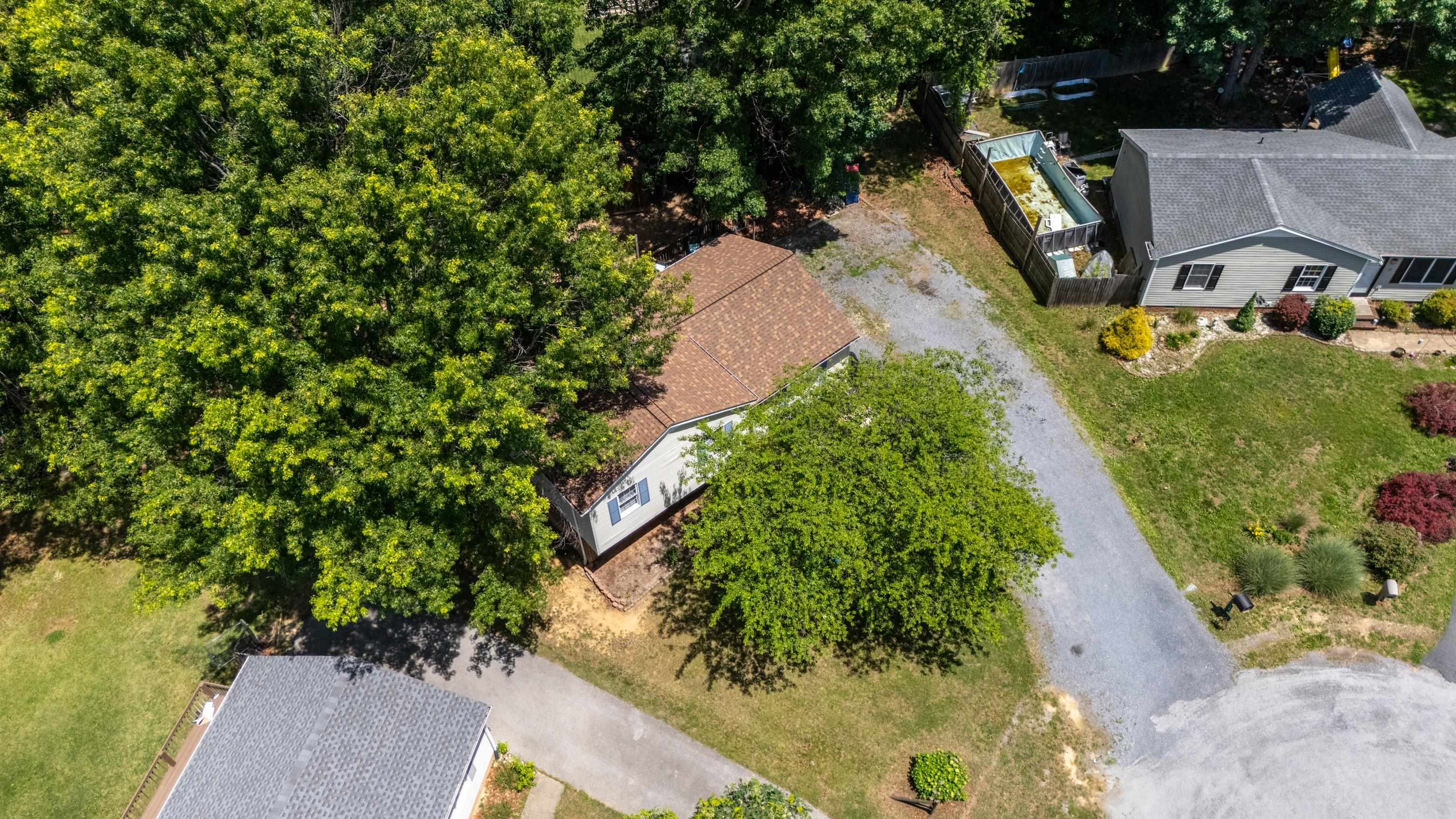 16 KINGSTON CT