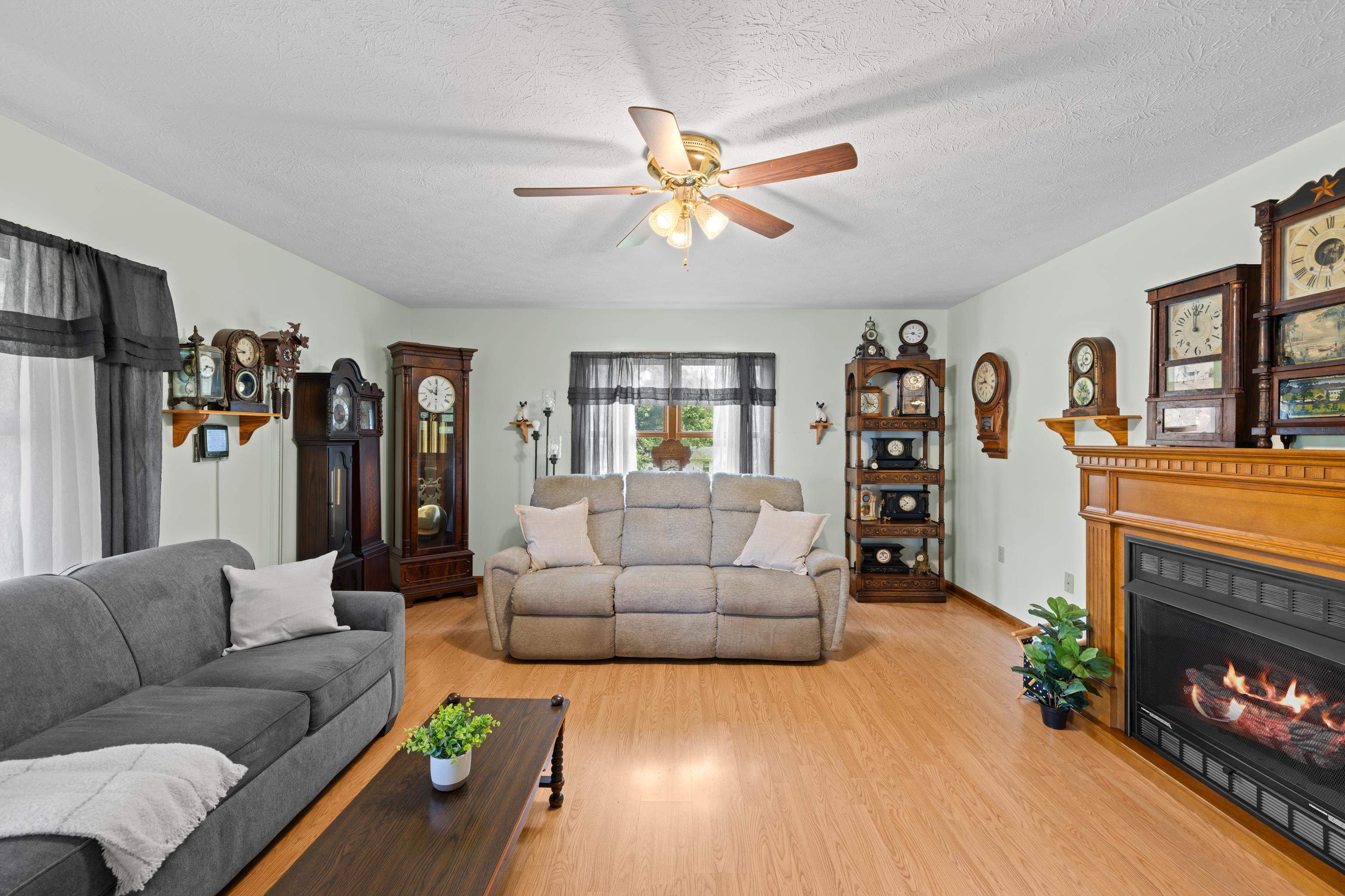 902 AUGUSTA FARMS RD