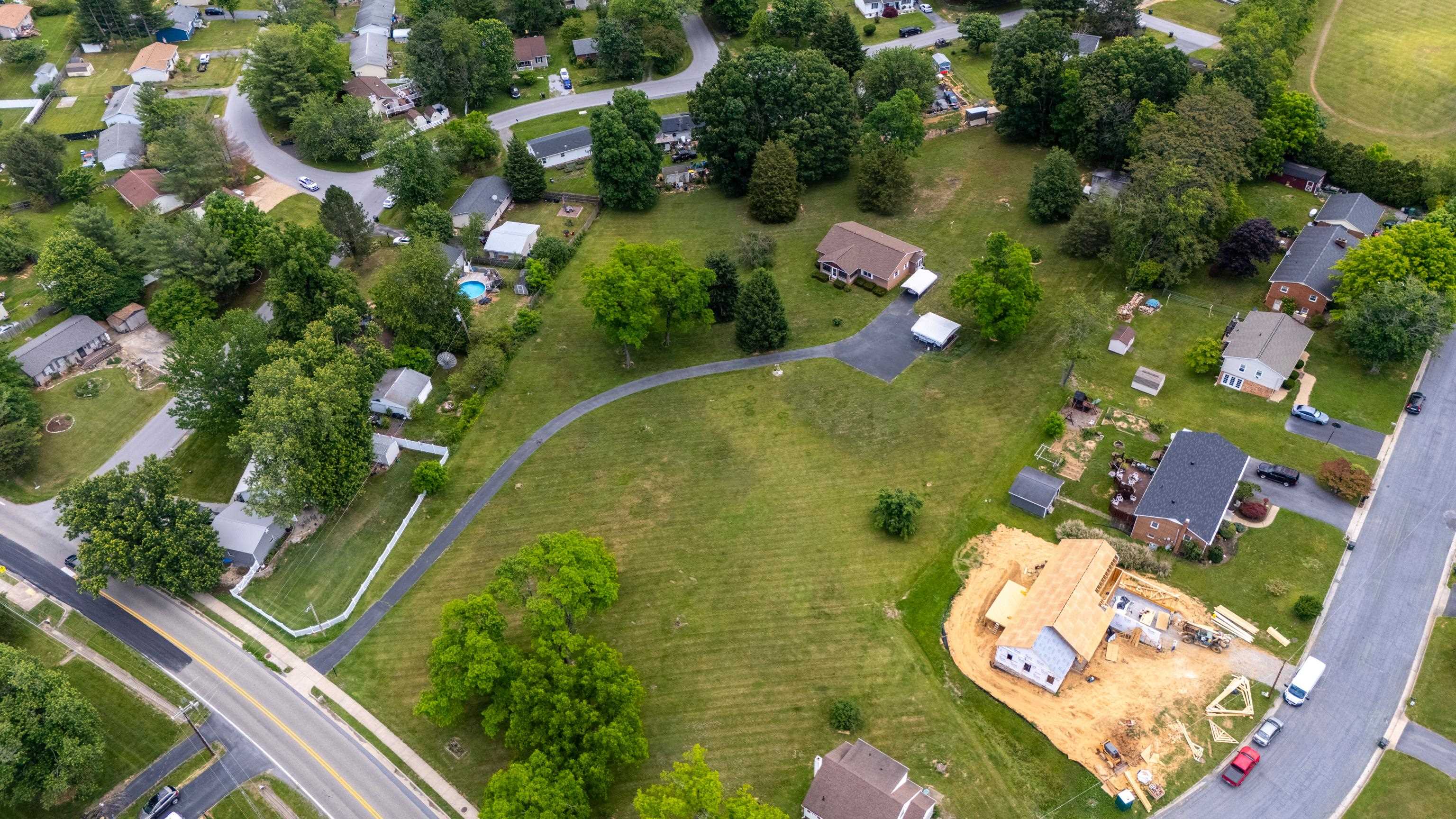 902 AUGUSTA FARMS RD