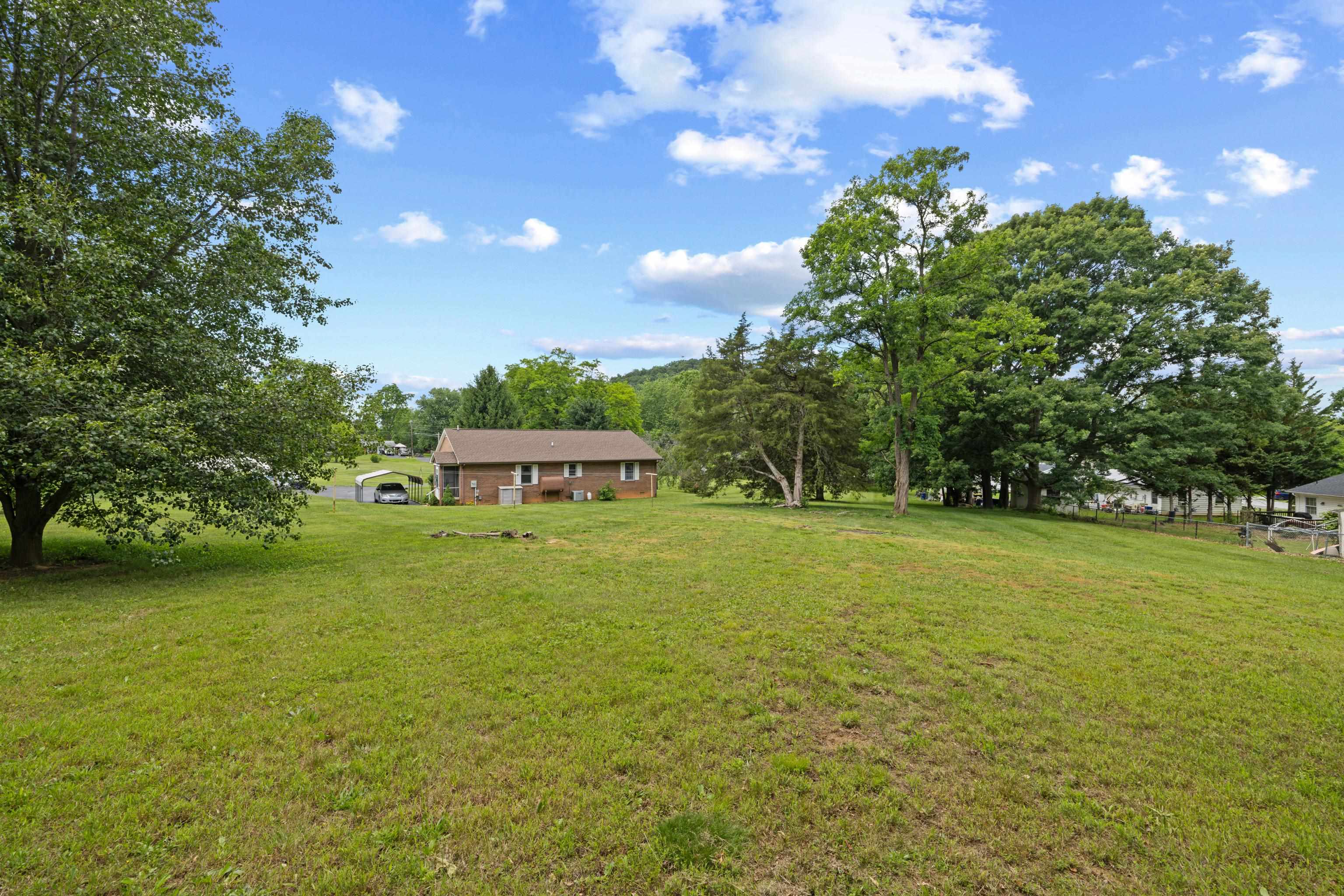 902 AUGUSTA FARMS RD