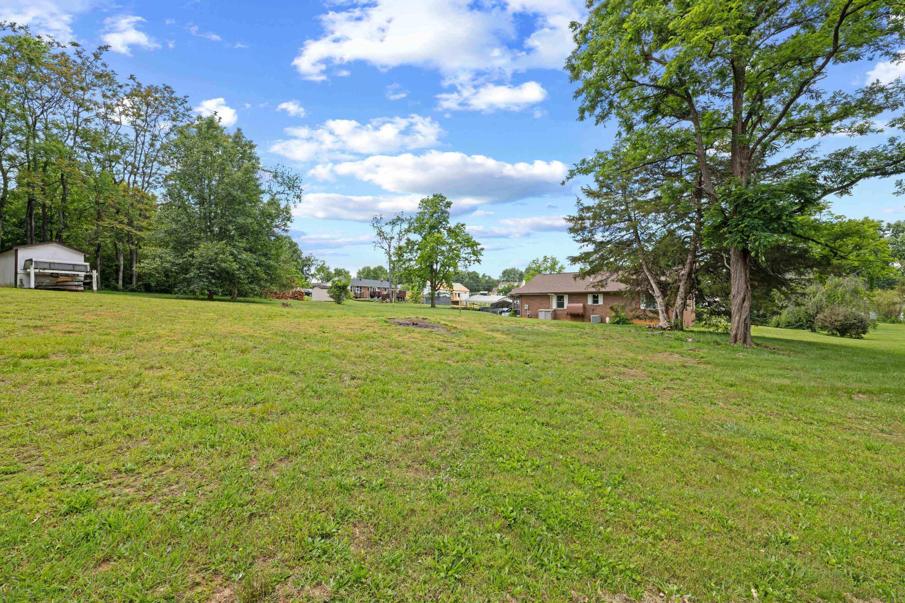 902 AUGUSTA FARMS RD