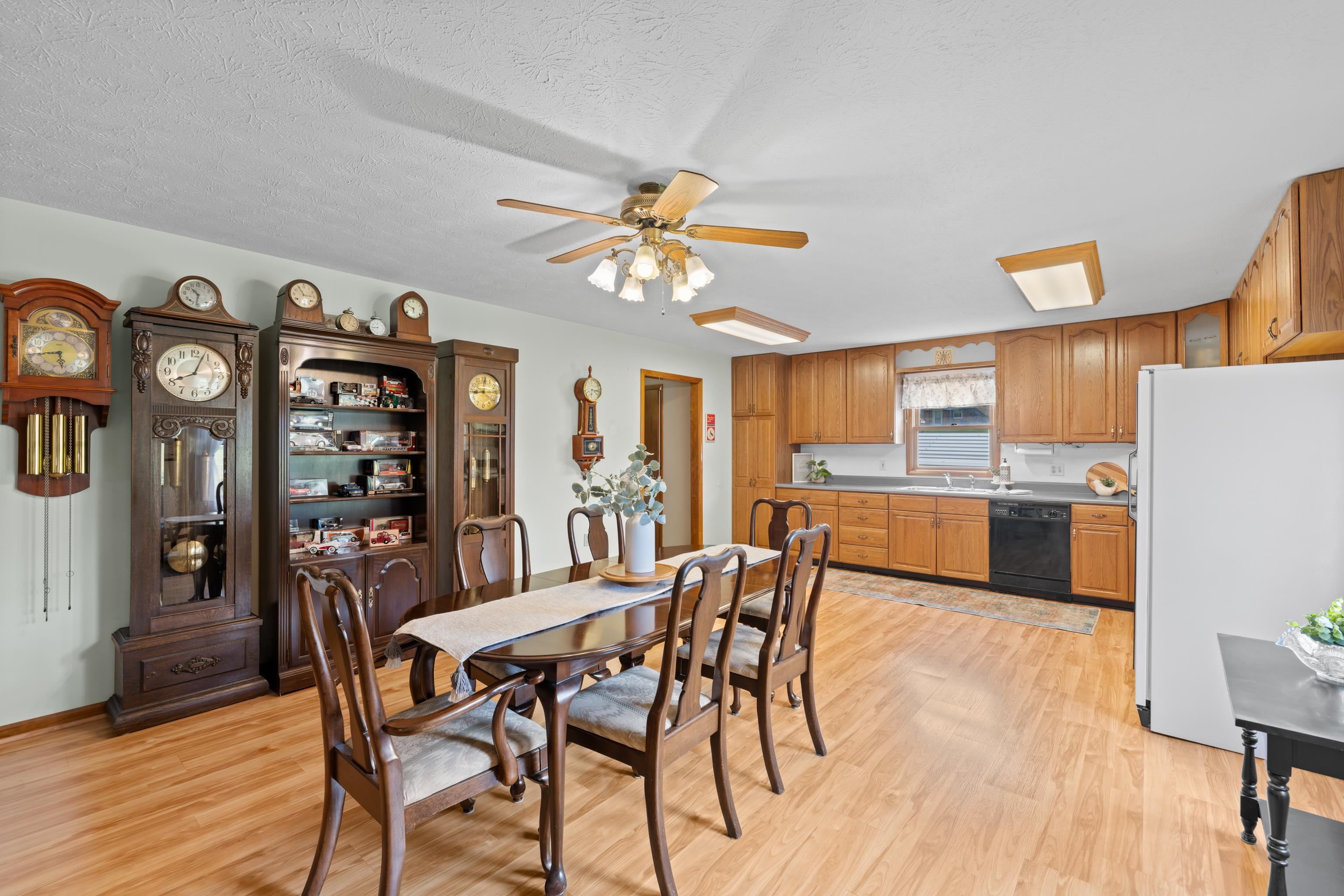 902 AUGUSTA FARMS RD