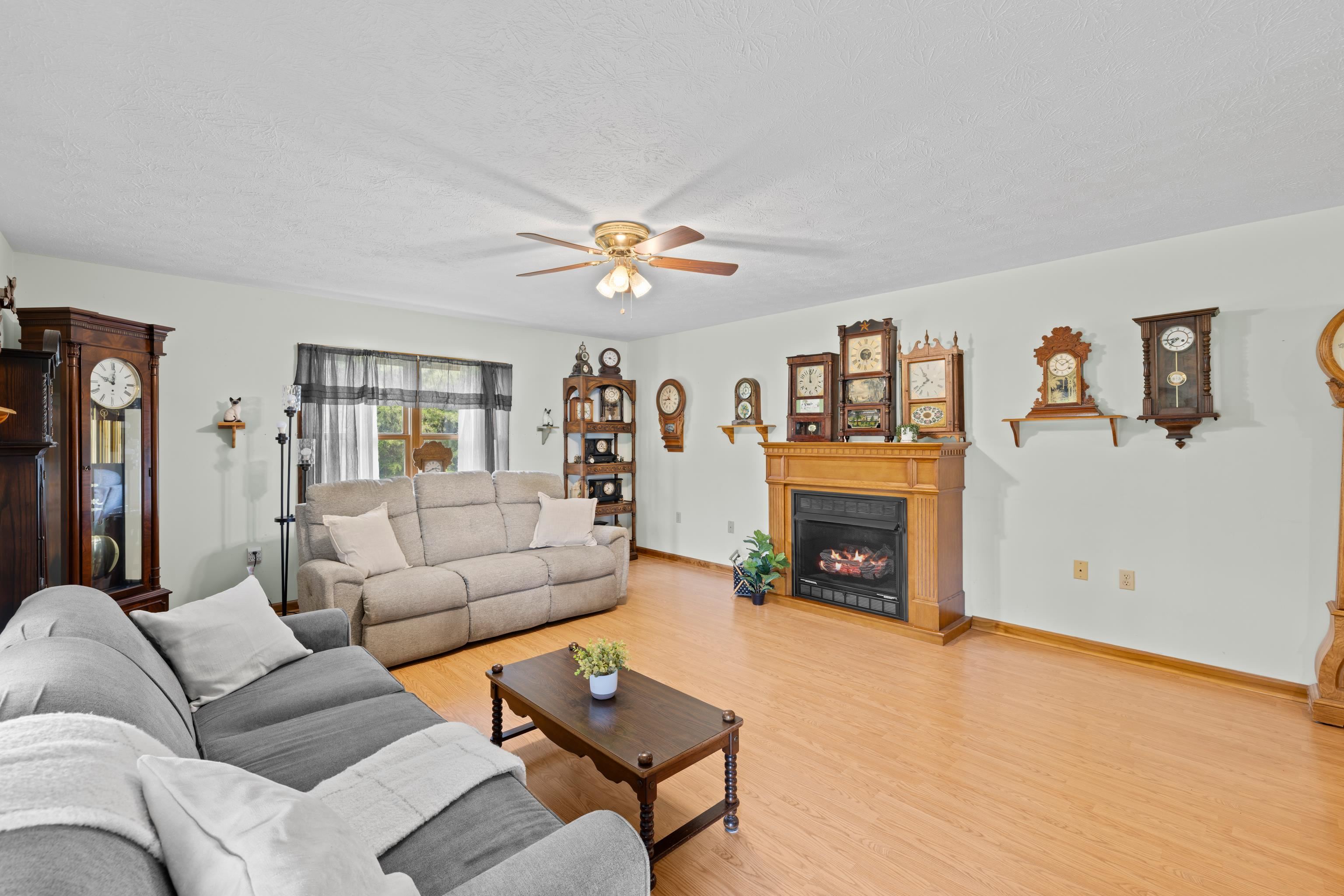 902 AUGUSTA FARMS RD