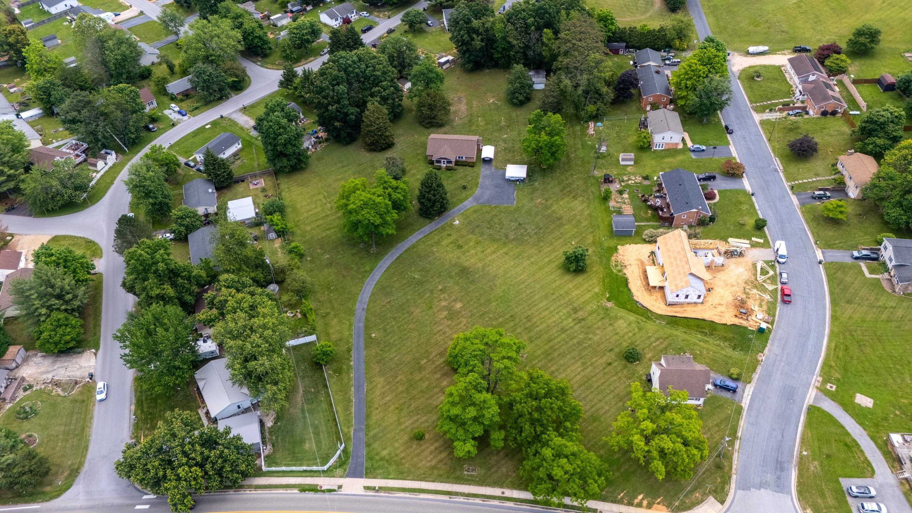 902 AUGUSTA FARMS RD