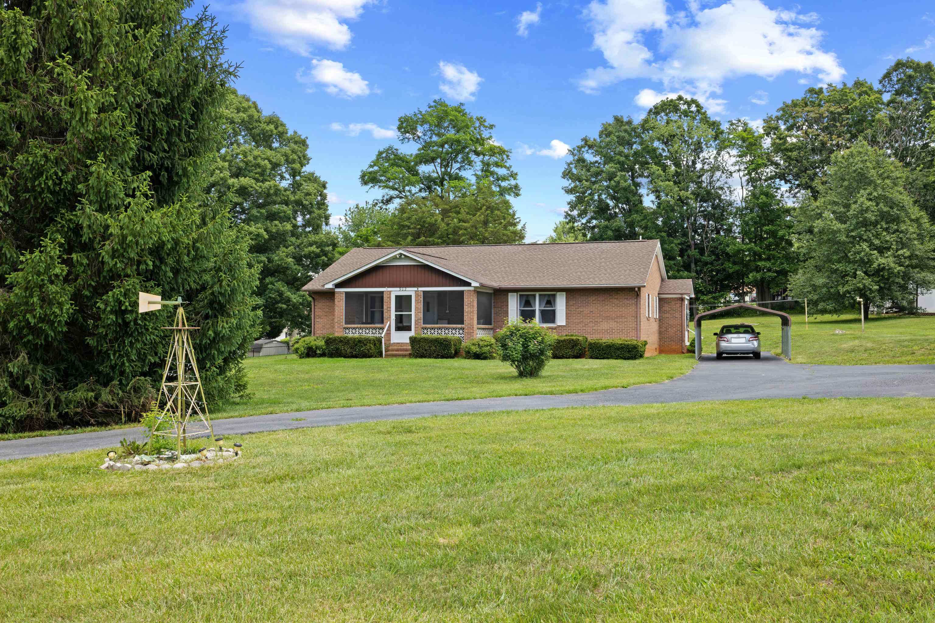902 AUGUSTA FARMS RD