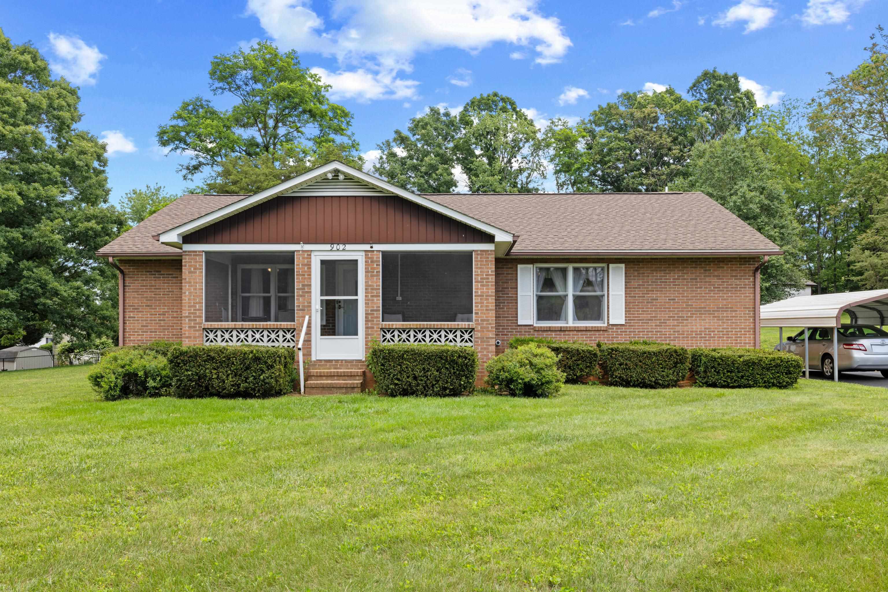 902 AUGUSTA FARMS RD