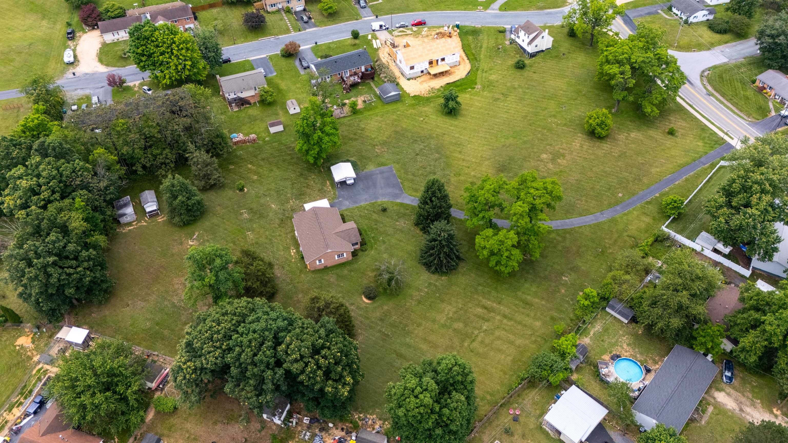902 AUGUSTA FARMS RD
