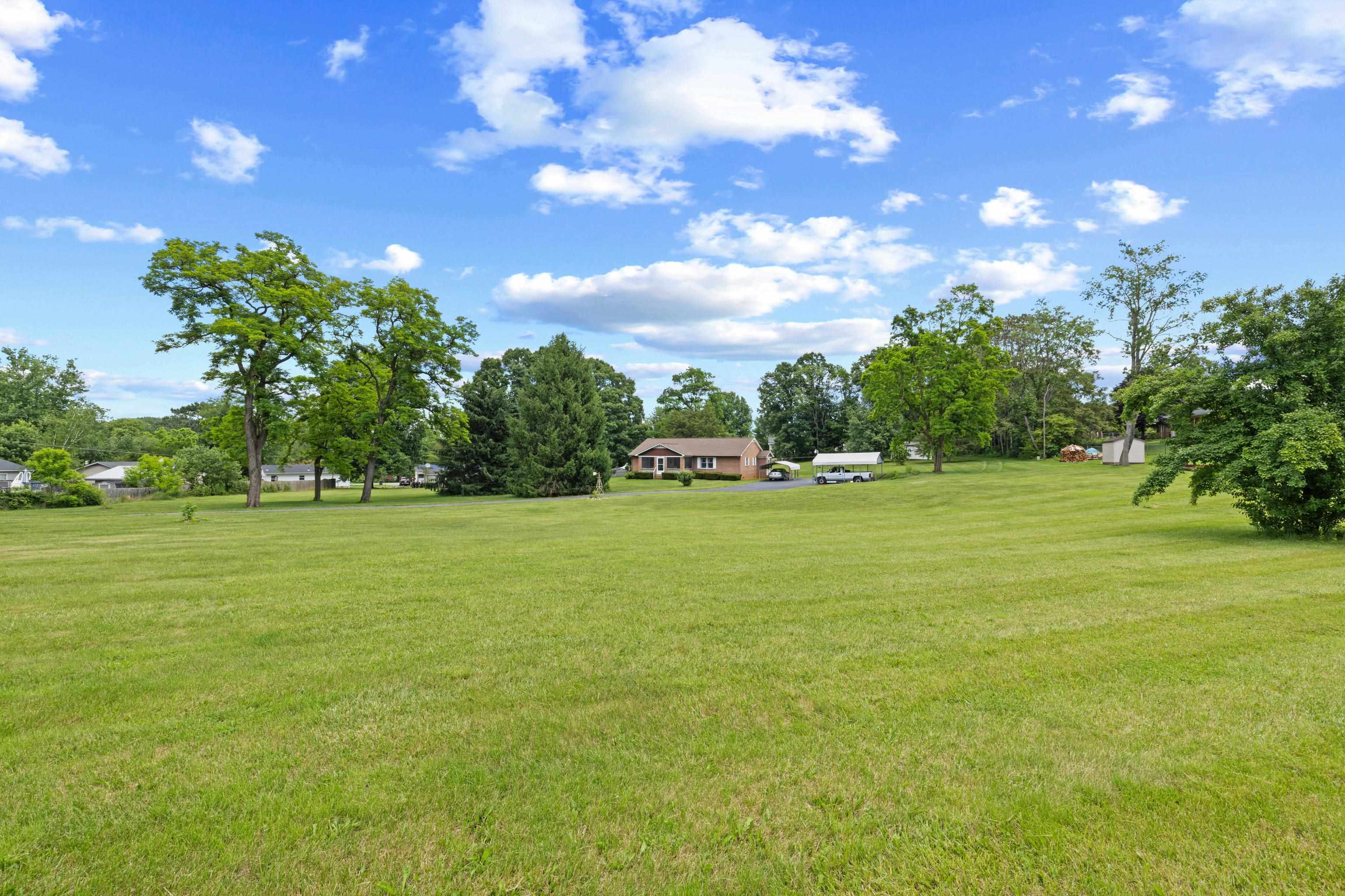 902 AUGUSTA FARMS RD