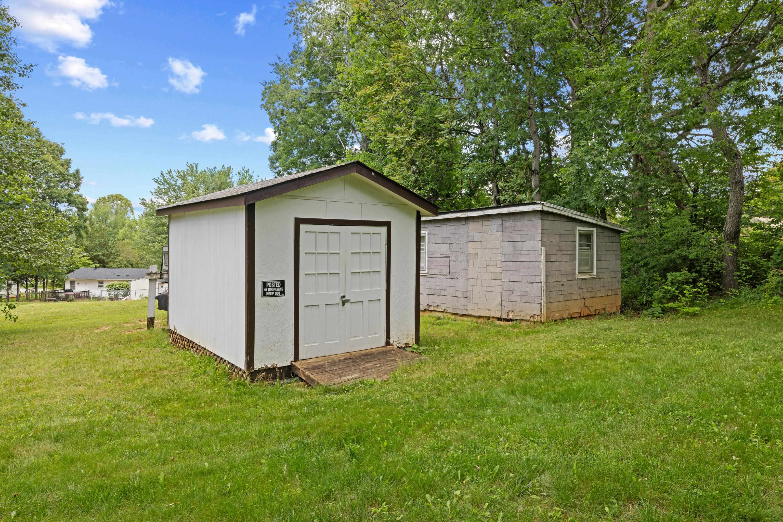 902 AUGUSTA FARMS RD
