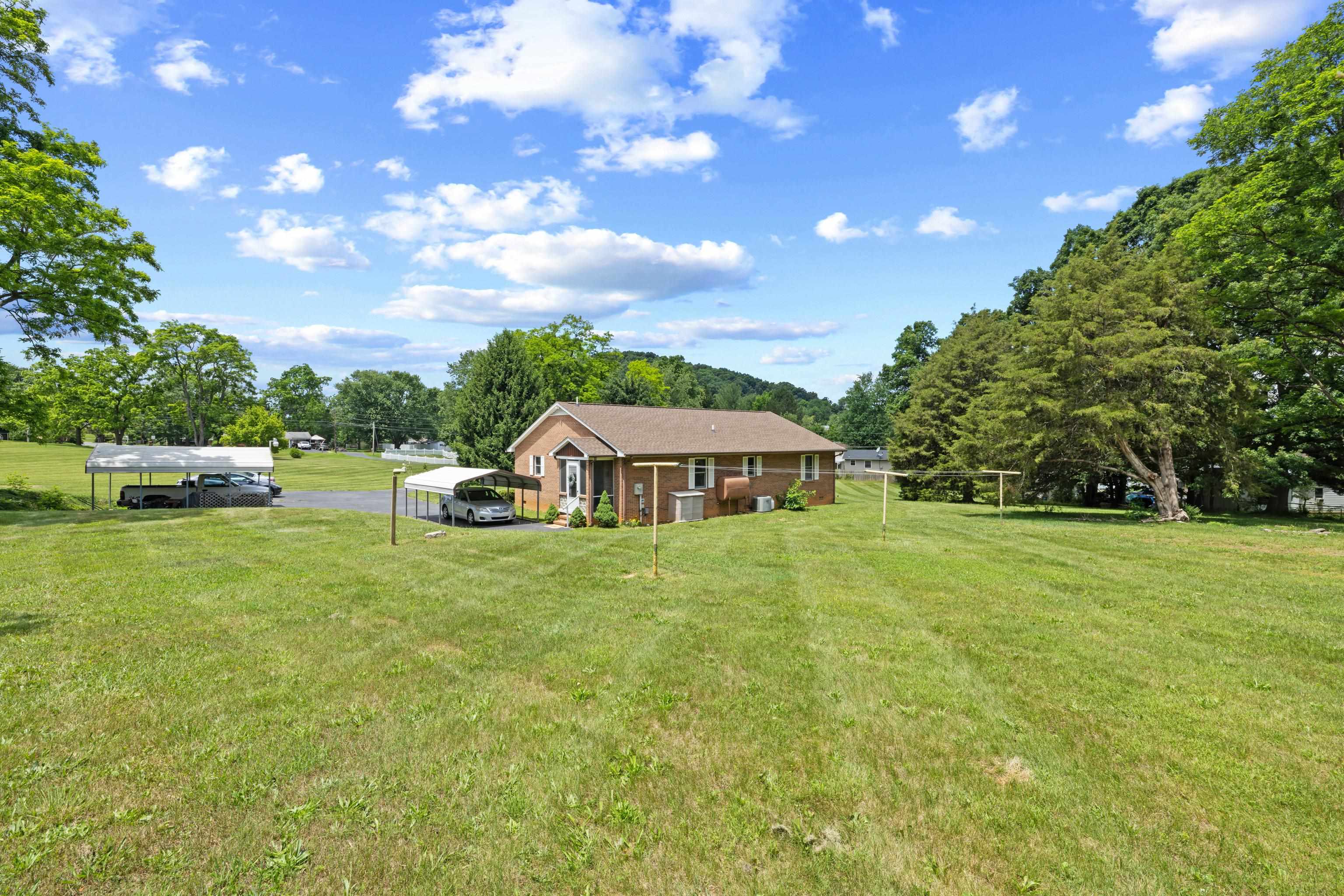 902 AUGUSTA FARMS RD