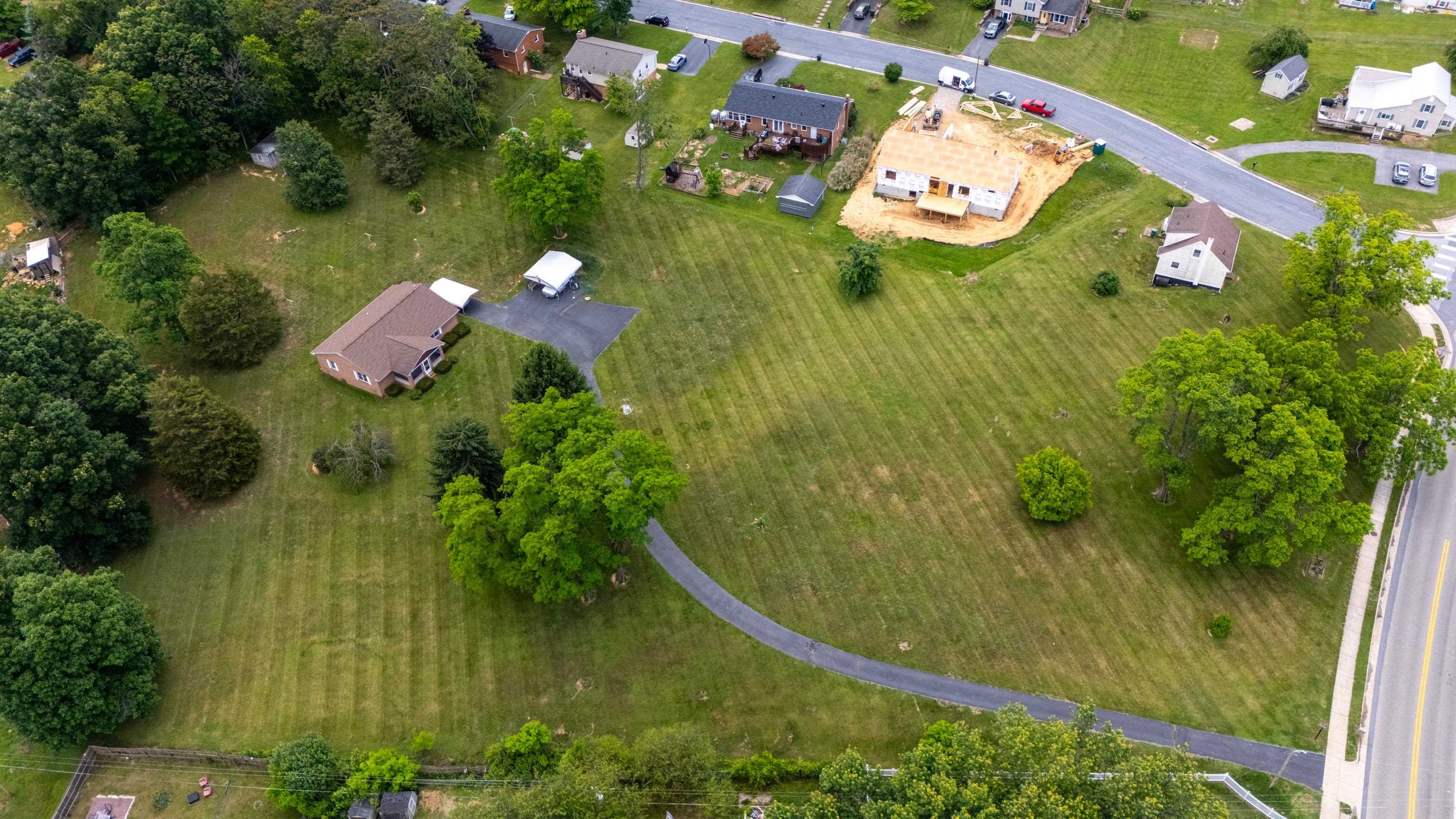 902 AUGUSTA FARMS RD