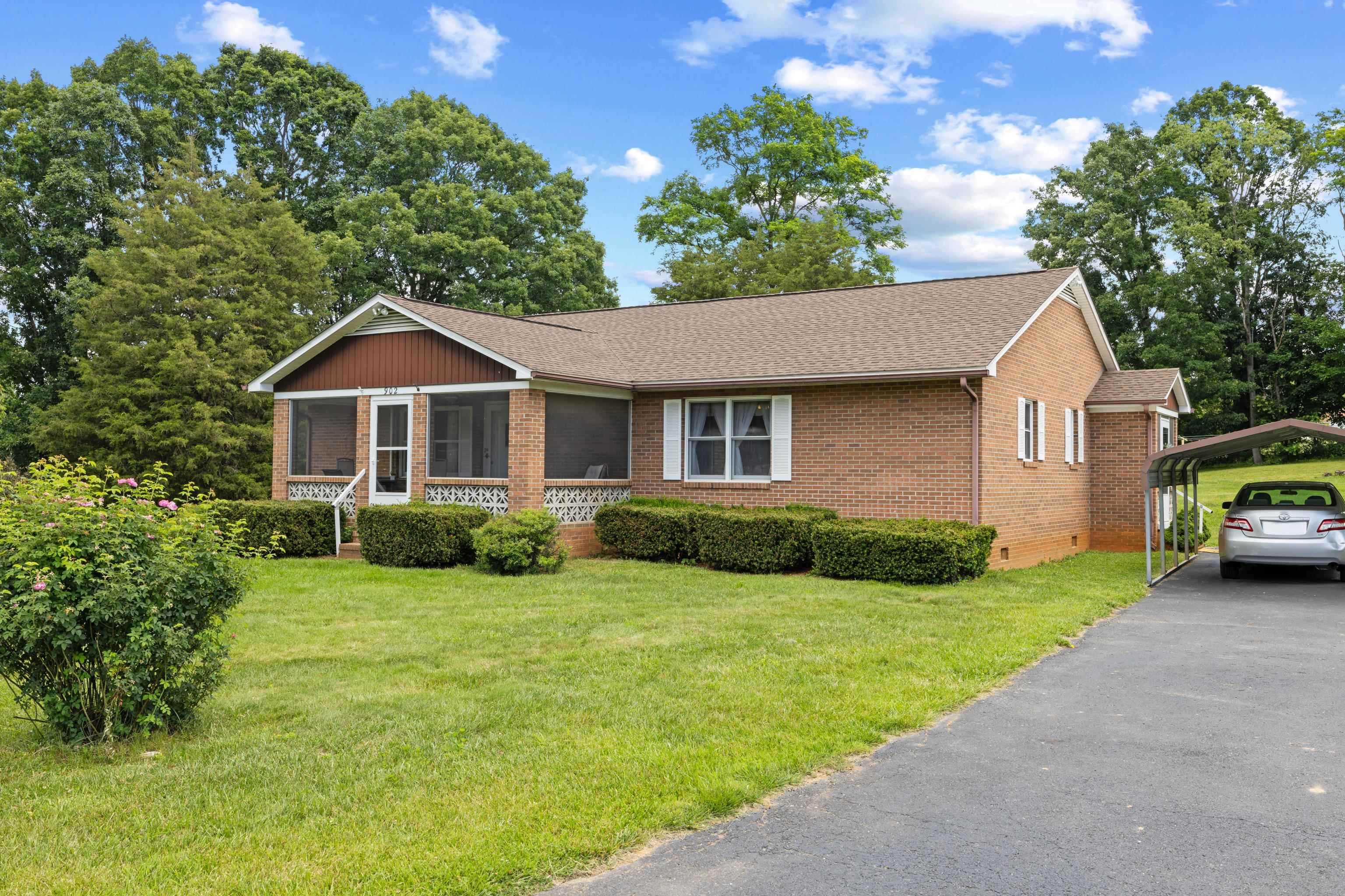 902 AUGUSTA FARMS RD