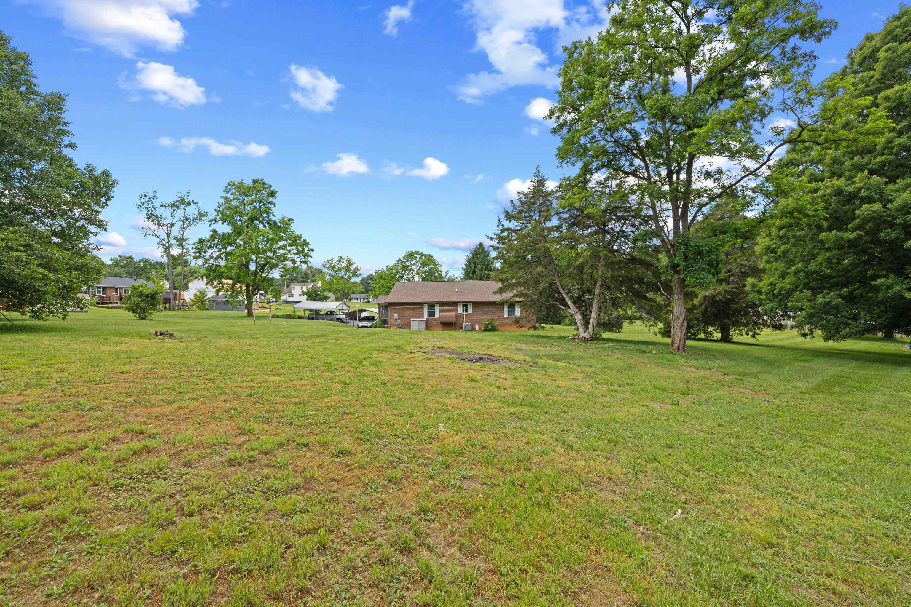 902 AUGUSTA FARMS RD