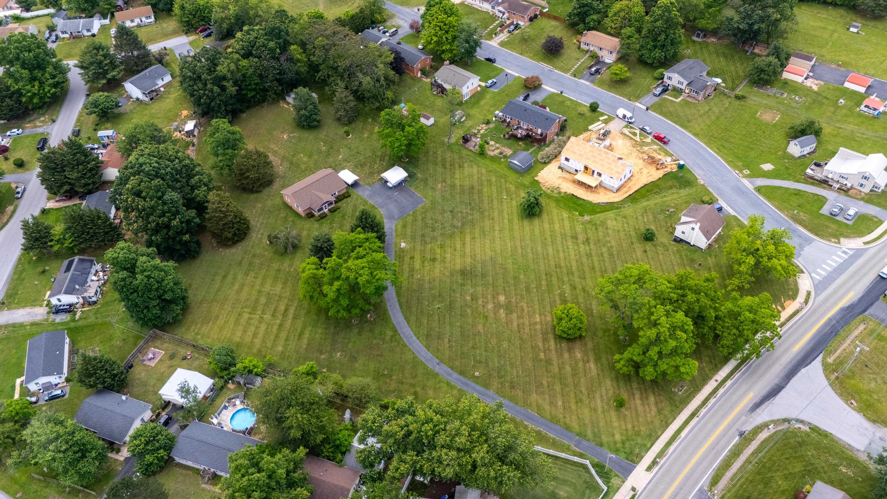 902 AUGUSTA FARMS RD