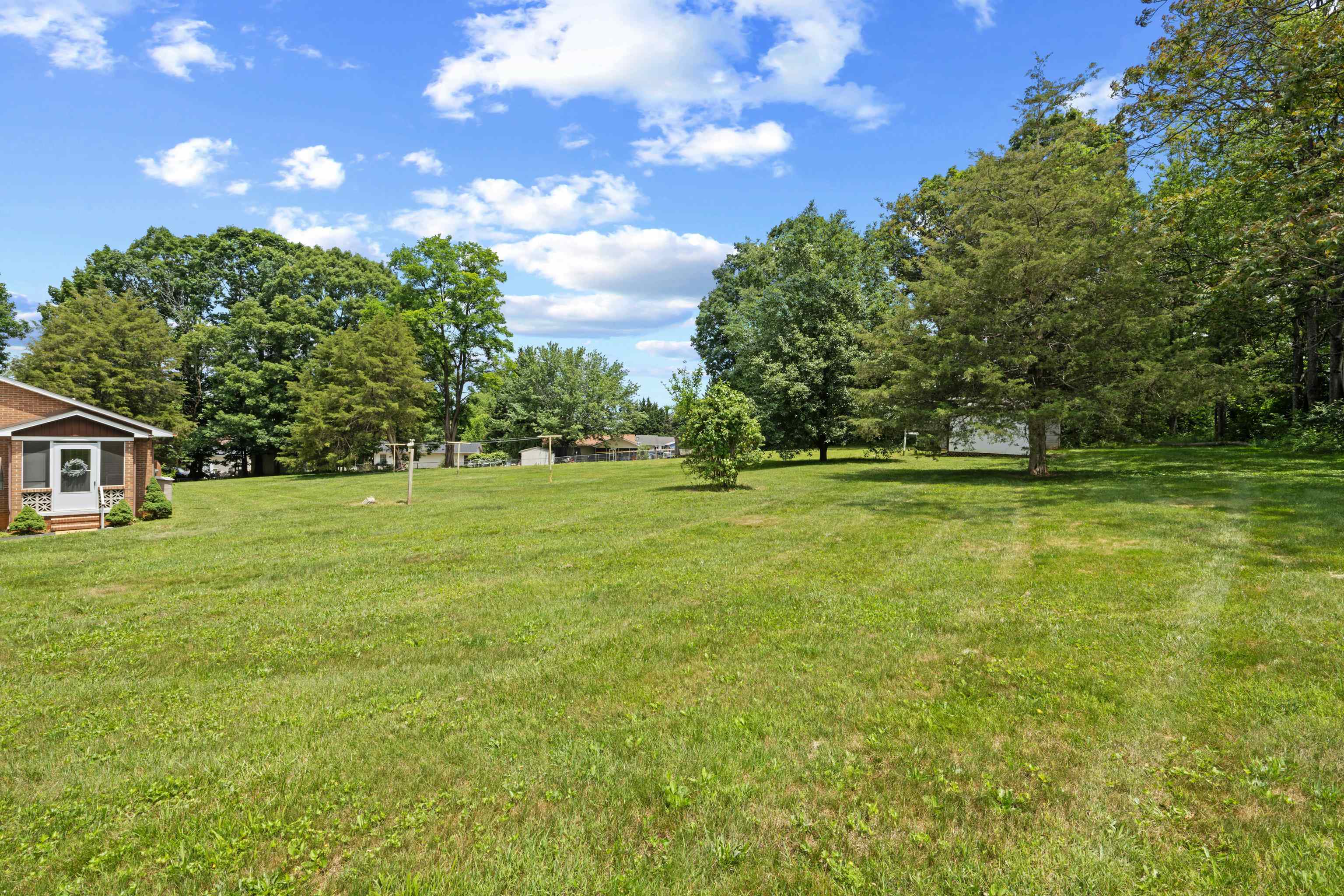 902 AUGUSTA FARMS RD