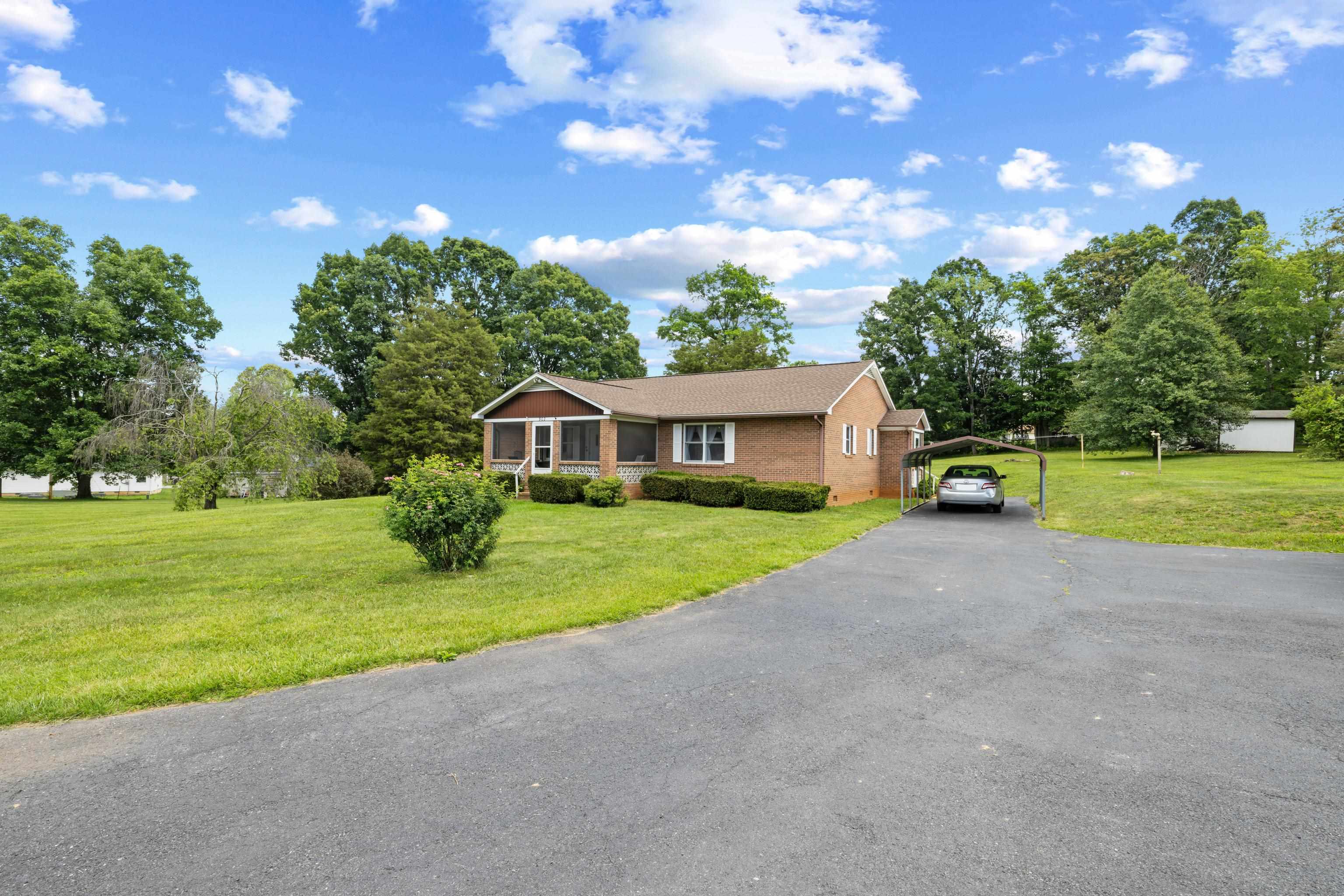 902 AUGUSTA FARMS RD