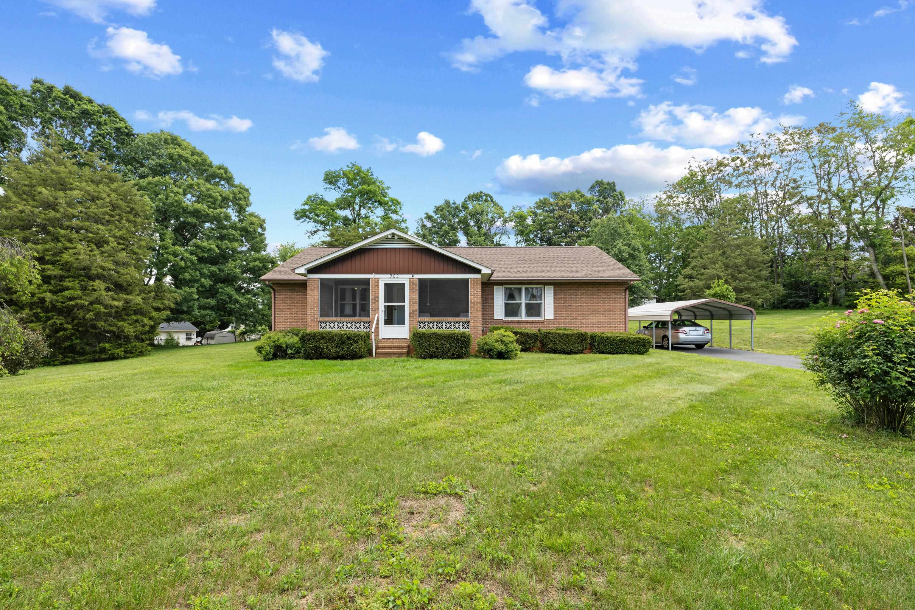 902 AUGUSTA FARMS RD